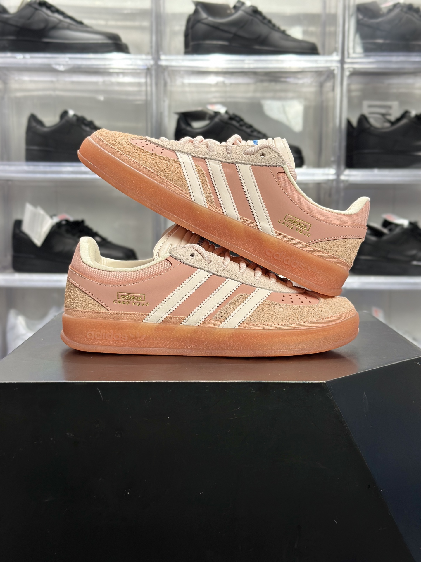 240 Bad Bunny × adidas Gazelle Indoor「Cabo Rojo」联名款坏兔子粉 Gazelle系列里超火的联名复古板鞋 JS55052