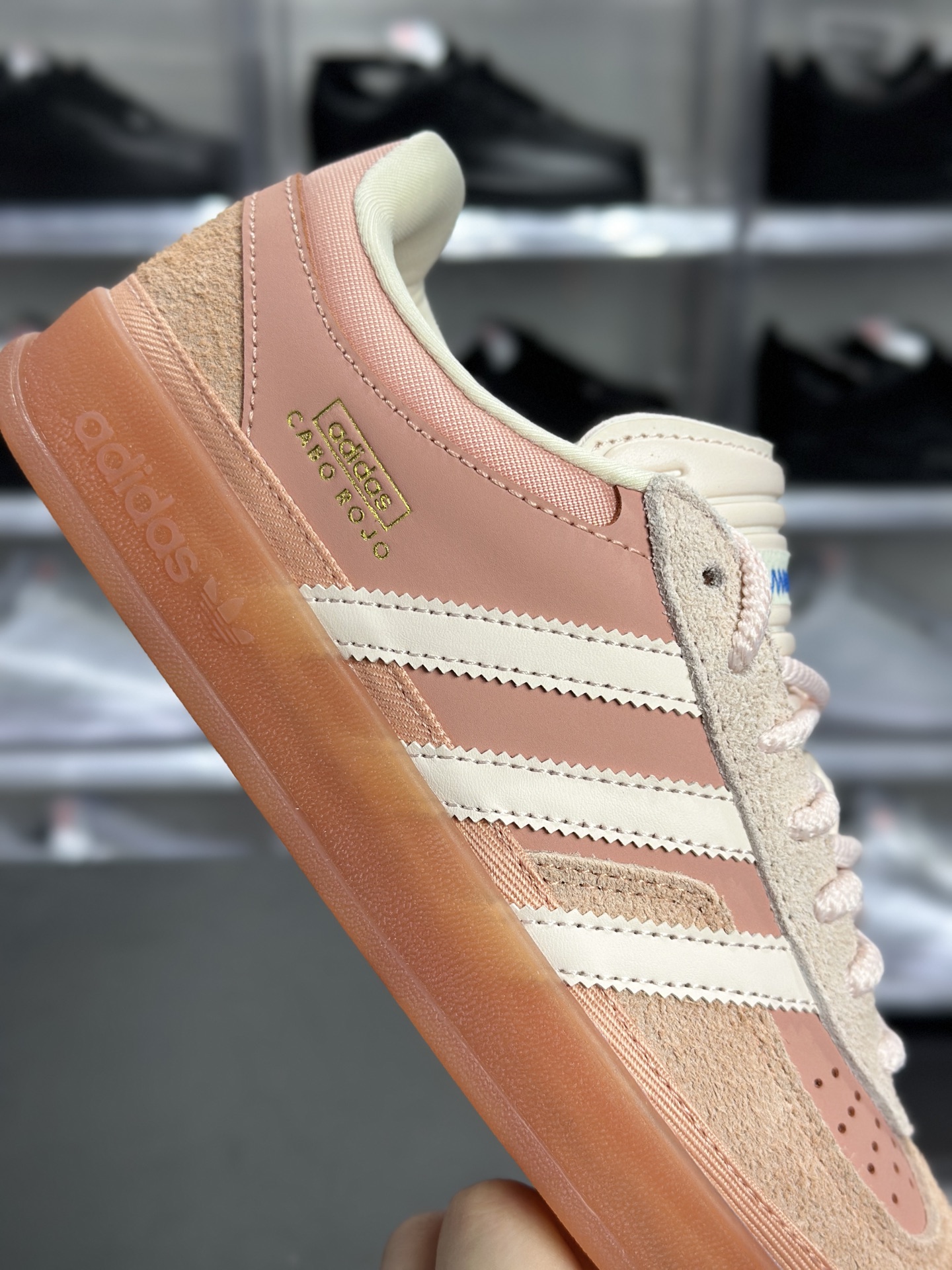 240 Bad Bunny × adidas Gazelle Indoor「Cabo Rojo」联名款坏兔子粉 Gazelle系列里超火的联名复古板鞋 JS55052