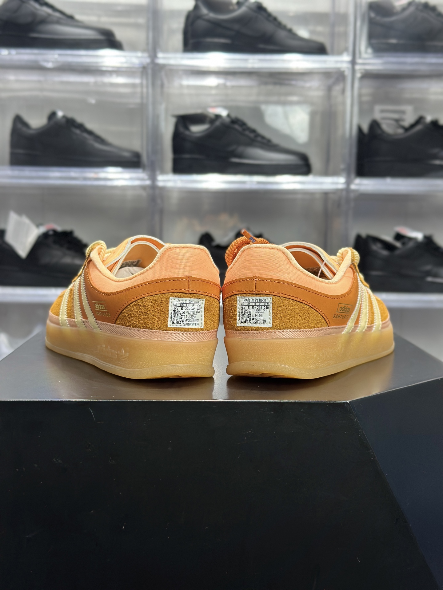 240 adidas Gazelle Indoor 橙黄配色 是复古德训鞋里的 “氛围感天花板” DB6548