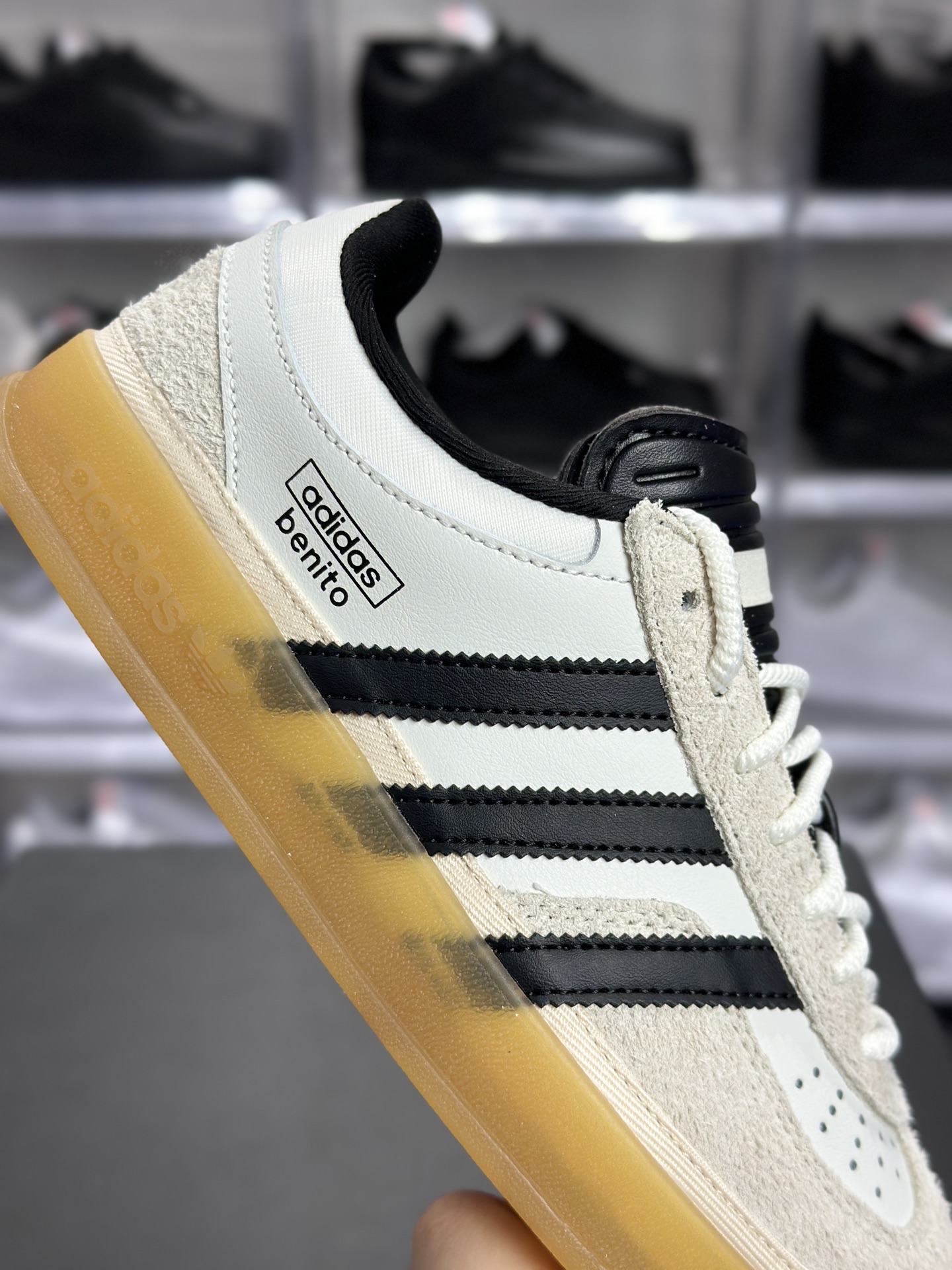 240 Bad Bunny × adidas Gazelle Indoor「Benito」联名款 Bad Bunny 联名系列里超火的复古板鞋 IF9735