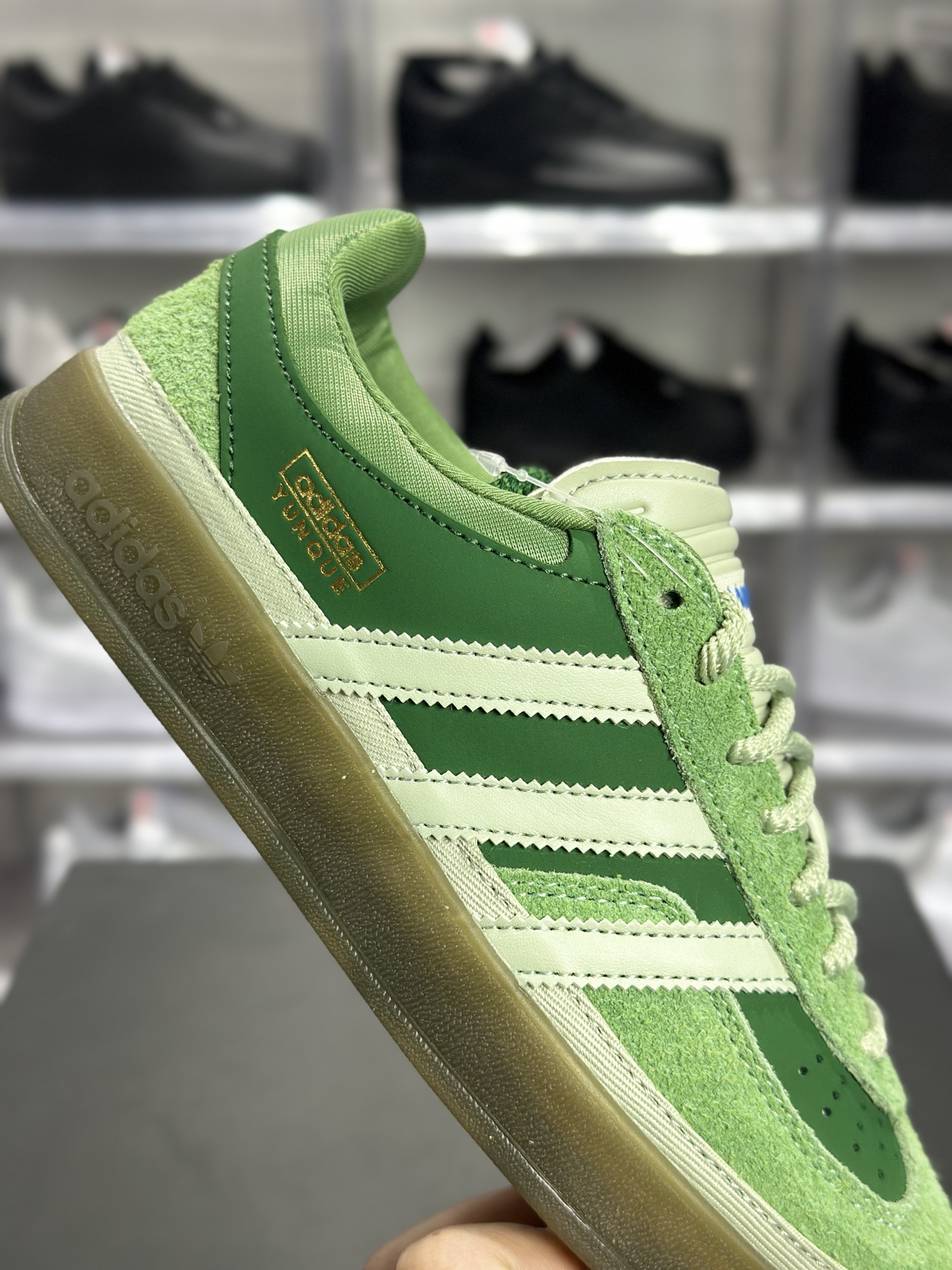 240 Bad Bunny × adidas Gazelle Indoor「Verdun」联名款 Bad Bunny 联名系列里超火的复古板鞋 JS55049