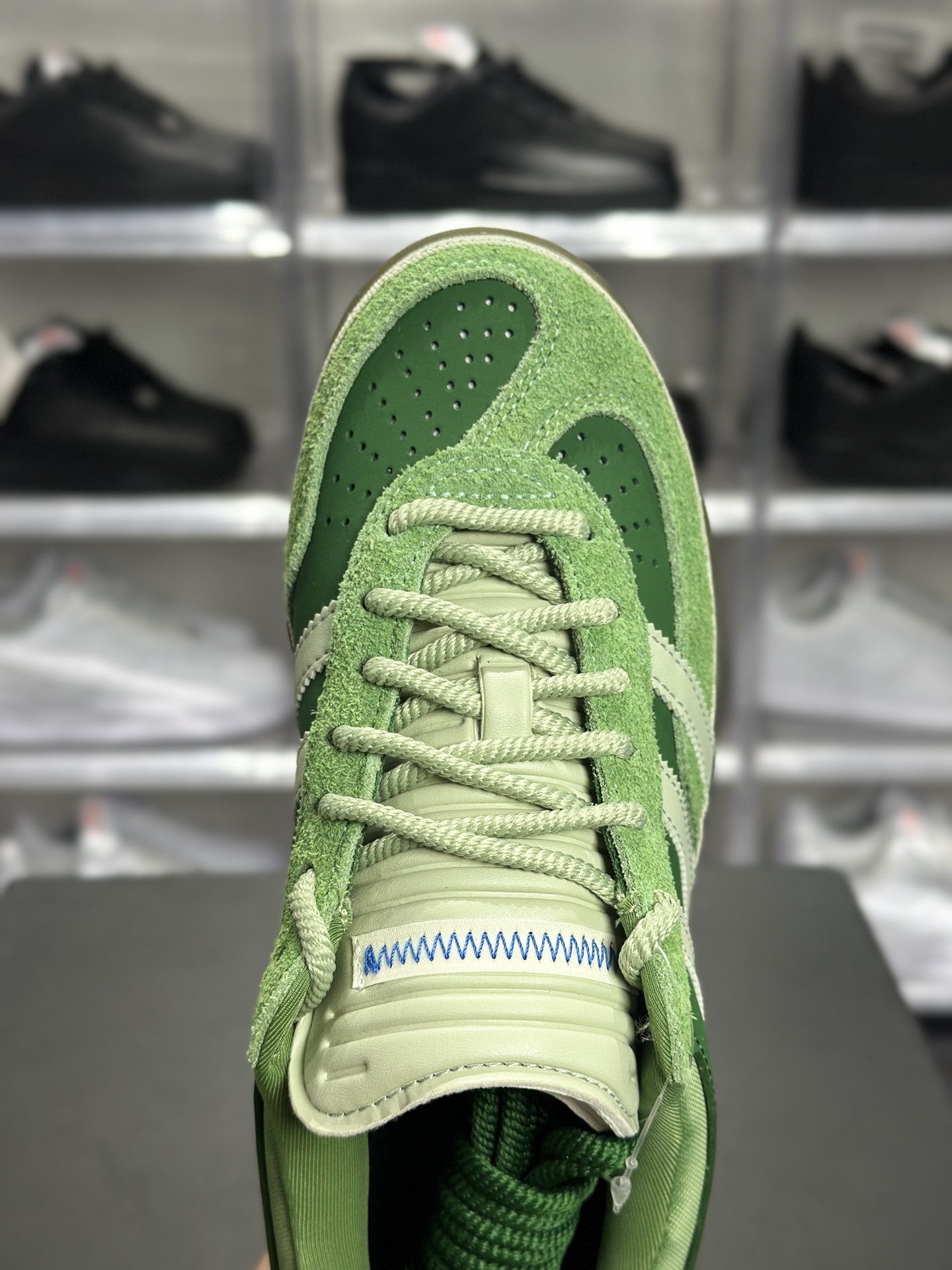 240 Bad Bunny × adidas Gazelle Indoor「Verdun」联名款 Bad Bunny 联名系列里超火的复古板鞋 JS55049