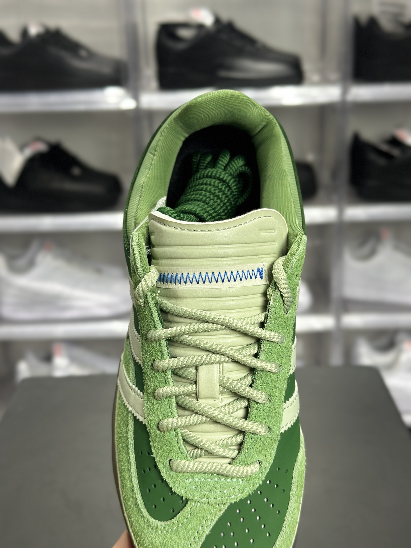 240 Bad Bunny × adidas Gazelle Indoor「Verdun」联名款 Bad Bunny 联名系列里超火的复古板鞋 JS55049