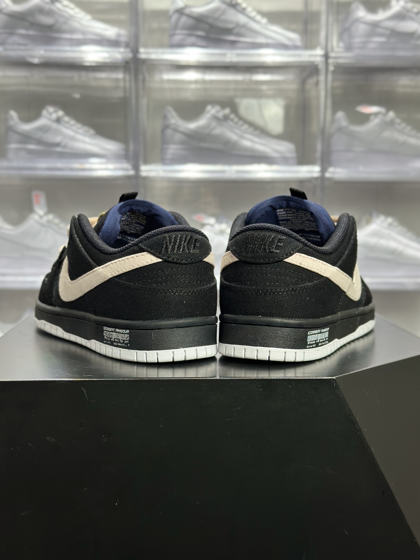 Dunk SB 是一双主打街头复古风的滑板鞋 Nike SB Dunk Low 黑棕米配色 DX6775-400