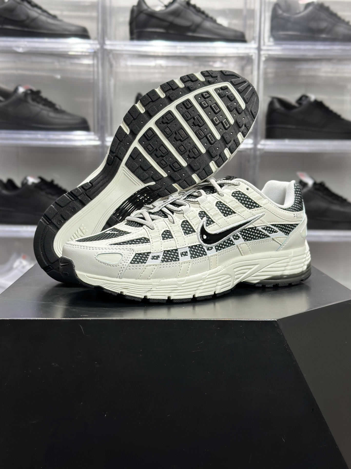 Nike P-6000 米黑白款 俗称 “P6000” 是一双自带复古 Y2K 氛围的老爹鞋 IO8711-101-Top High Quatity Cheap Sneakers Fashion Clothing Clothes Bags handbags Shoes of all Brand wholesale With The best Quality And Beautiful Price from China Factory Chinese suppliers wholesaler seller Nike P-6000 米黑白款 俗称 “P6000” 是一双自带复古 Y2K 氛围的老爹鞋 IO8711-101