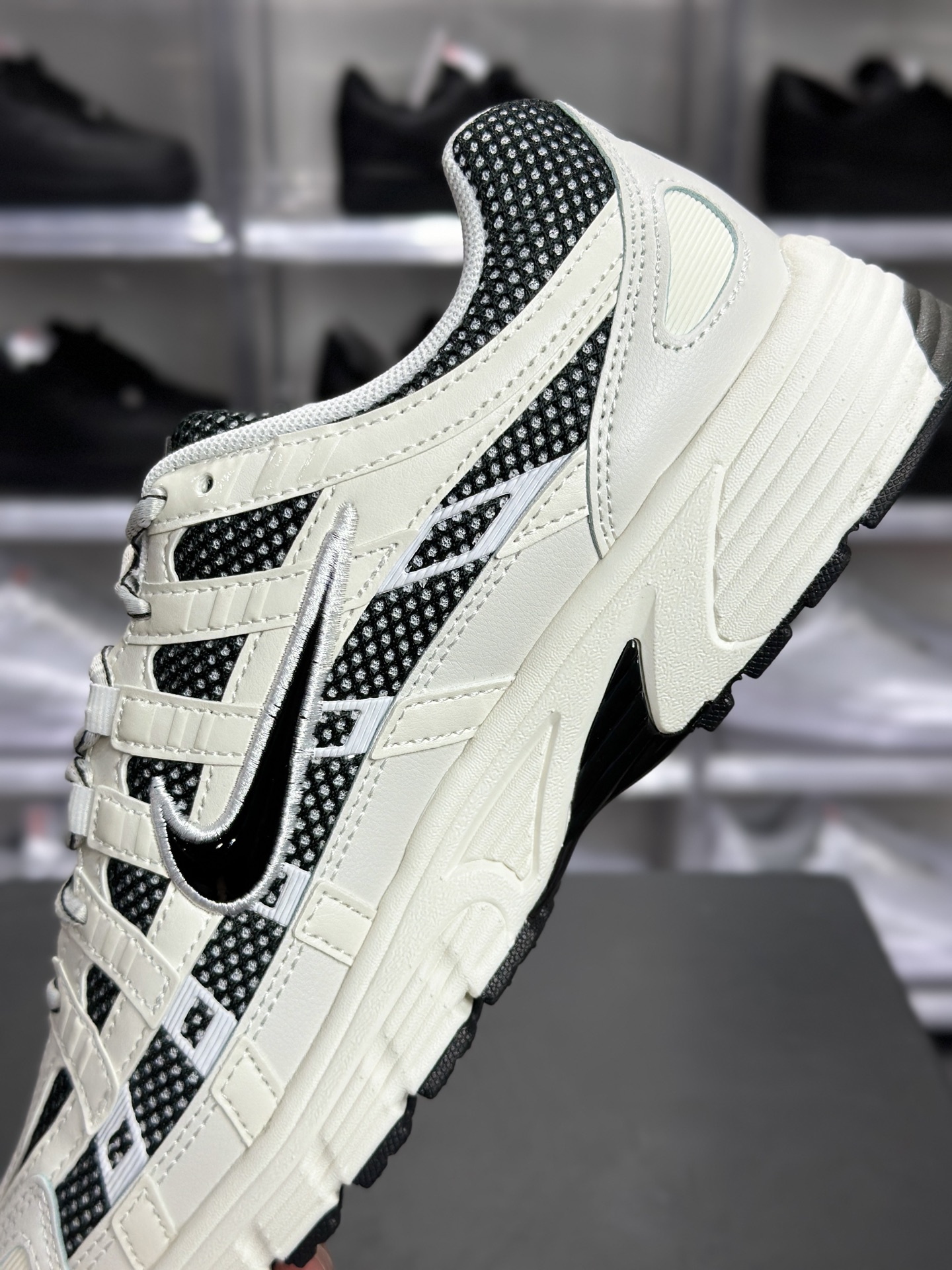 Nike P-6000 米黑白款 俗称 “P6000” 是一双自带复古 Y2K 氛围的老爹鞋 IO8711-101-Top High Quatity Cheap Sneakers Fashion Clothing Clothes Bags handbags Shoes of all Brand wholesale With The best Quality And Beautiful Price from China Factory Chinese suppliers wholesaler seller Nike P-6000 米黑白款 俗称 “P6000” 是一双自带复古 Y2K 氛围的老爹鞋 IO8711-101