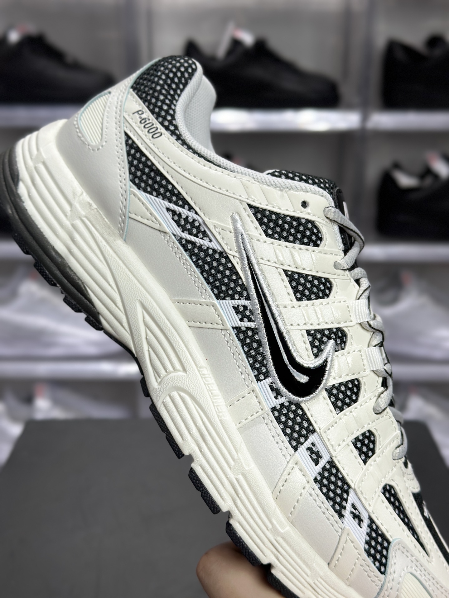 Nike P-6000 米黑白款 俗称 “P6000” 是一双自带复古 Y2K 氛围的老爹鞋 IO8711-101-Top High Quatity Cheap Sneakers Fashion Clothing Clothes Bags handbags Shoes of all Brand wholesale With The best Quality And Beautiful Price from China Factory Chinese suppliers wholesaler seller Nike P-6000 米黑白款 俗称 “P6000” 是一双自带复古 Y2K 氛围的老爹鞋 IO8711-101