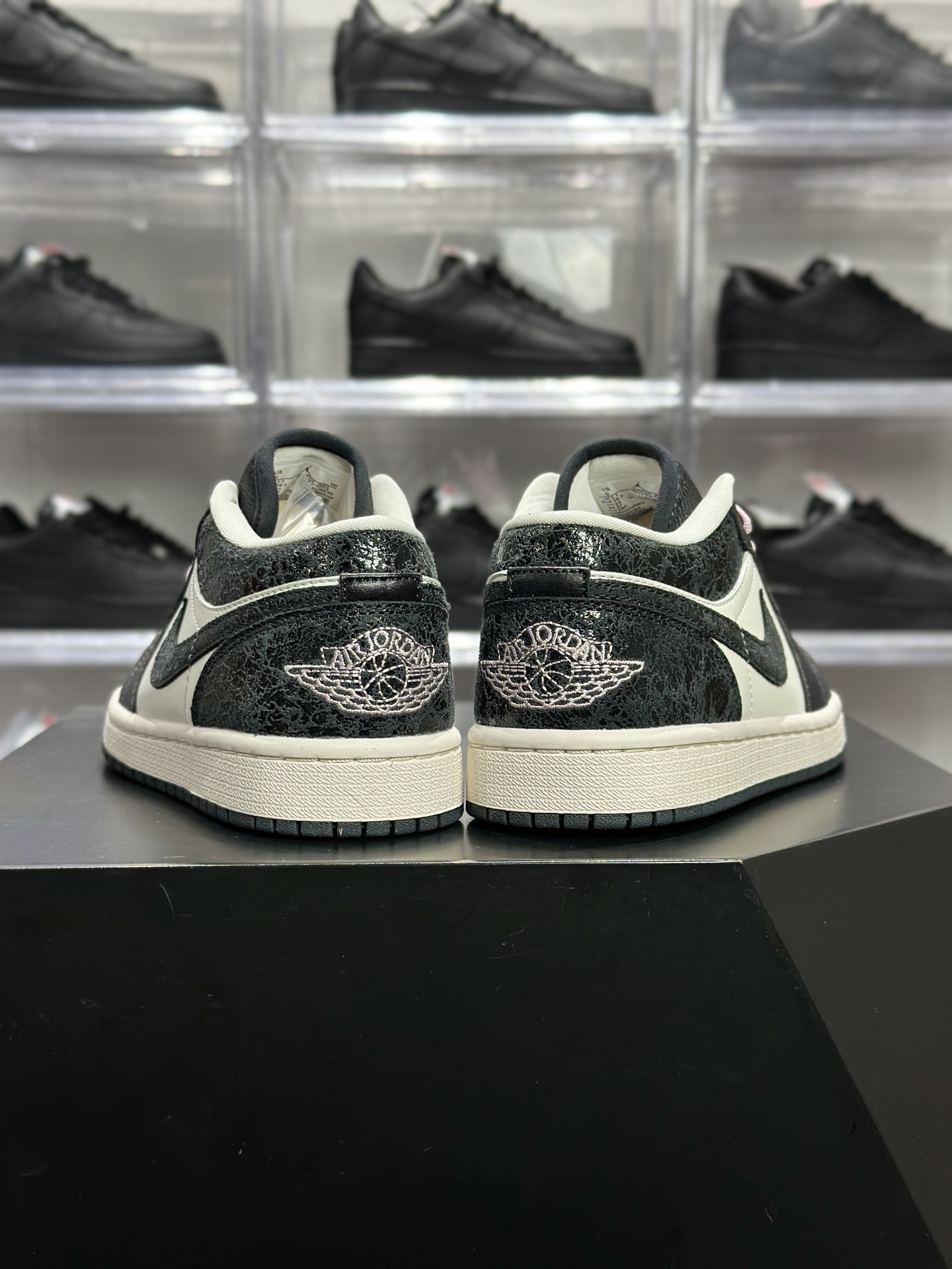 Air Jordan 1 Low SE(AJ1 低帮) 俗称 “黑粉做旧” AJ1 是一双自带甜酷氛围感的低帮板鞋 II0595-001-Top High Quatity Cheap Sneakers Fashion Clothing Clothes Bags handbags Shoes of all Brand wholesale With The best Quality And Beautiful Price from China Factory Chinese suppliers wholesaler seller Air Jordan 1 Low SE(AJ1 低帮) 俗称 “黑粉做旧” AJ1 是一双自带甜酷氛围感的低帮板鞋 II0595-001