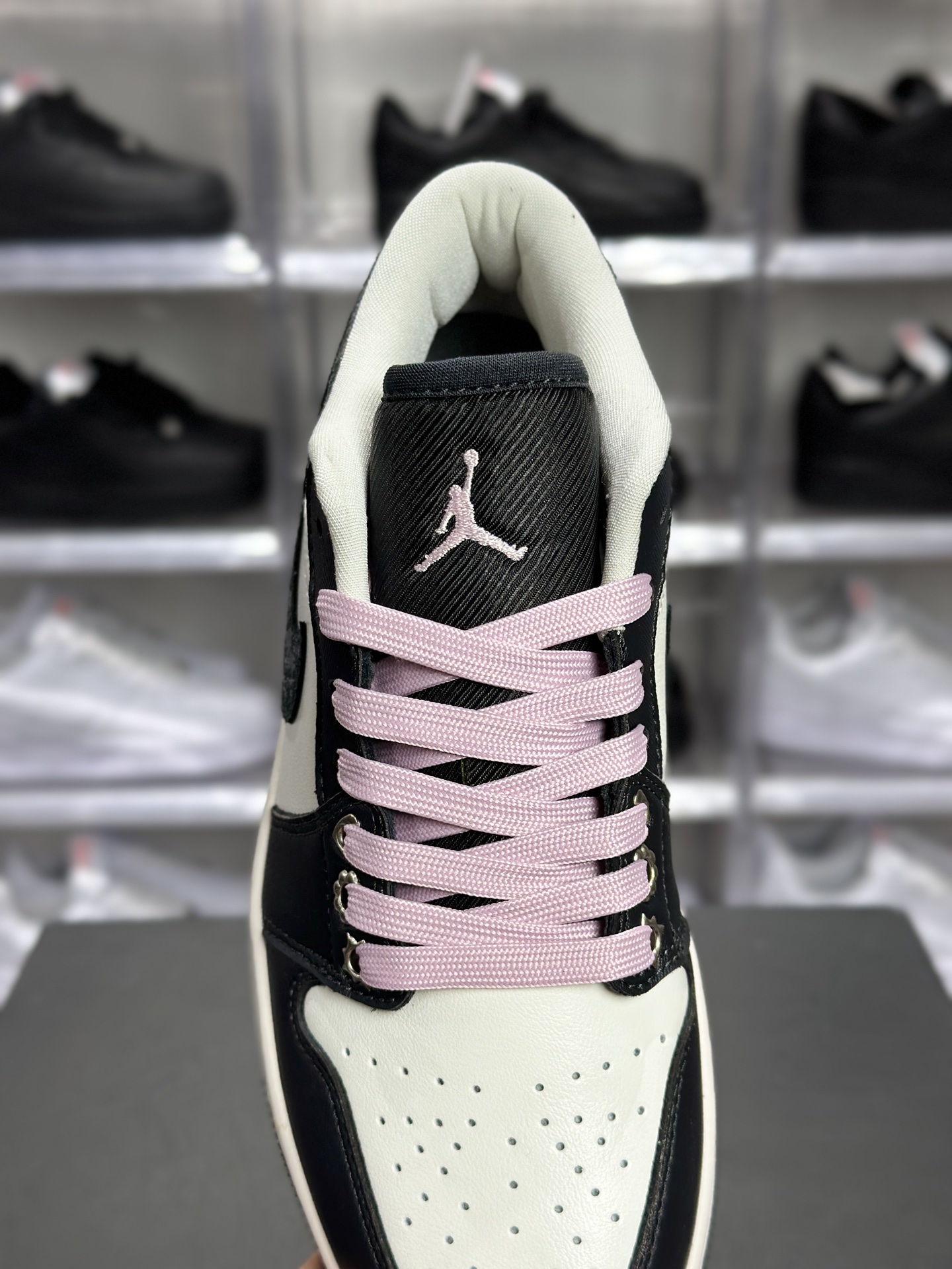 Air Jordan 1 Low SE(AJ1 低帮) 俗称 “黑粉做旧” AJ1 是一双自带甜酷氛围感的低帮板鞋 II0595-001-Top High Quatity Cheap Sneakers Fashion Clothing Clothes Bags handbags Shoes of all Brand wholesale With The best Quality And Beautiful Price from China Factory Chinese suppliers wholesaler seller Air Jordan 1 Low SE(AJ1 低帮) 俗称 “黑粉做旧” AJ1 是一双自带甜酷氛围感的低帮板鞋 II0595-001