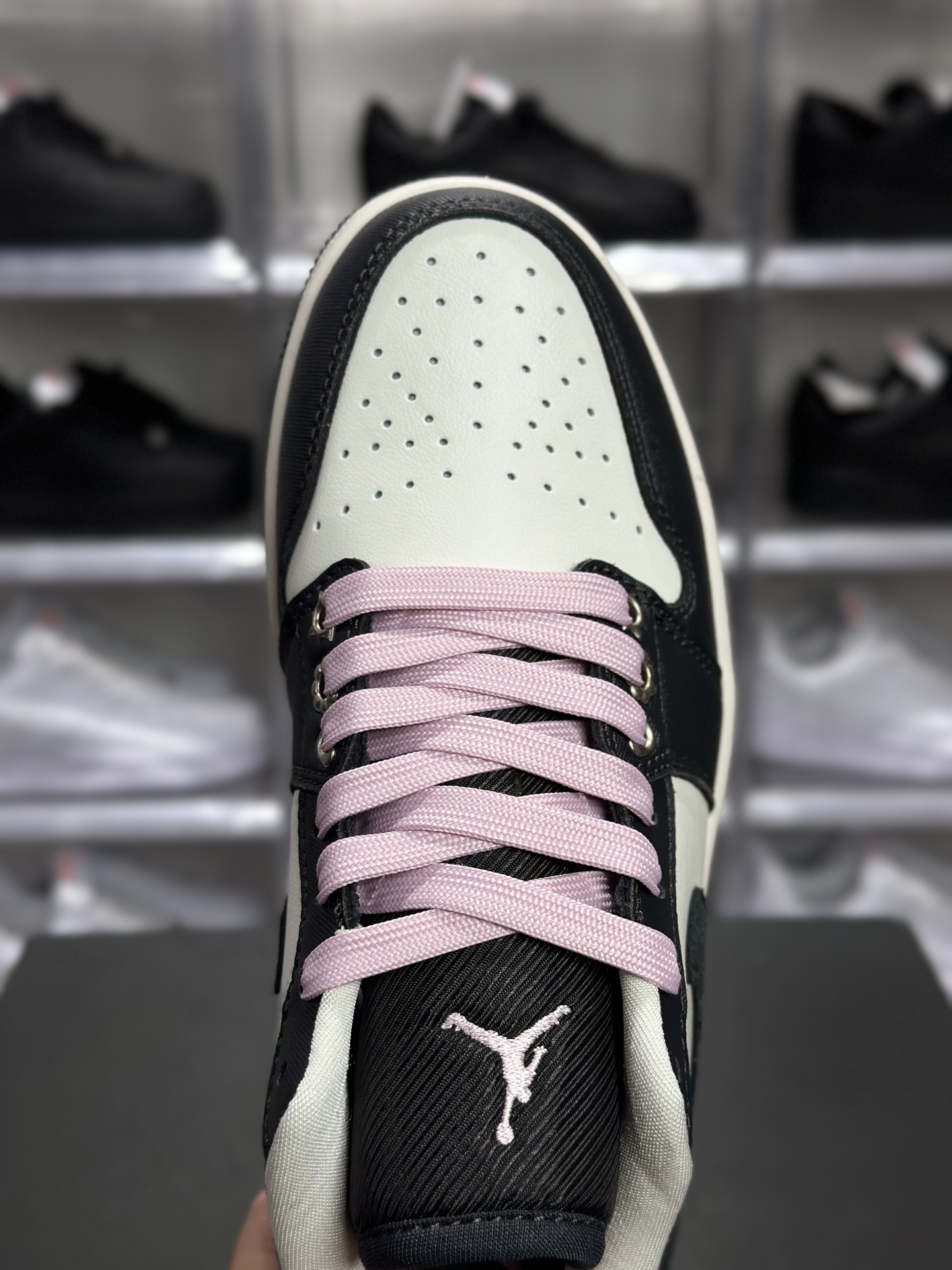 Air Jordan 1 Low SE(AJ1 低帮) 俗称 “黑粉做旧” AJ1 是一双自带甜酷氛围感的低帮板鞋 II0595-001-Top High Quatity Cheap Sneakers Fashion Clothing Clothes Bags handbags Shoes of all Brand wholesale With The best Quality And Beautiful Price from China Factory Chinese suppliers wholesaler seller Air Jordan 1 Low SE(AJ1 低帮) 俗称 “黑粉做旧” AJ1 是一双自带甜酷氛围感的低帮板鞋 II0595-001