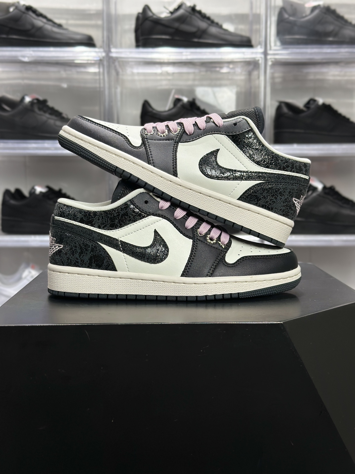 Air Jordan 1 Low SE(AJ1 低帮) 俗称 “黑粉做旧” AJ1 是一双自带甜酷氛围感的低帮板鞋 II0595-001-Top High Quatity Cheap Sneakers Fashion Clothing Clothes Bags handbags Shoes of all Brand wholesale With The best Quality And Beautiful Price from China Factory Chinese suppliers wholesaler seller Air Jordan 1 Low SE(AJ1 低帮) 俗称 “黑粉做旧” AJ1 是一双自带甜酷氛围感的低帮板鞋 II0595-001