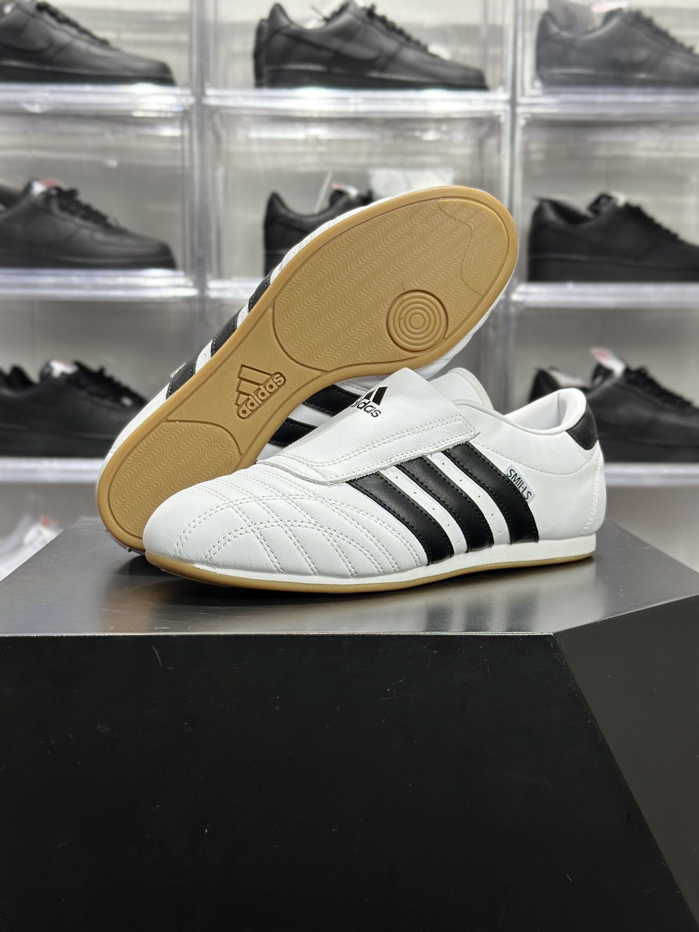 adidas Taekwondo M 阿迪跆拳道鞋 白色 JQ4774-Top High Quatity Cheap Sneakers Fashion Clothing Clothes Bags handbags Shoes of all Brand wholesale With The best Quality And Beautiful Price from China Factory Chinese suppliers wholesaler seller adidas Taekwondo M 阿迪跆拳道鞋 白色 JQ4774