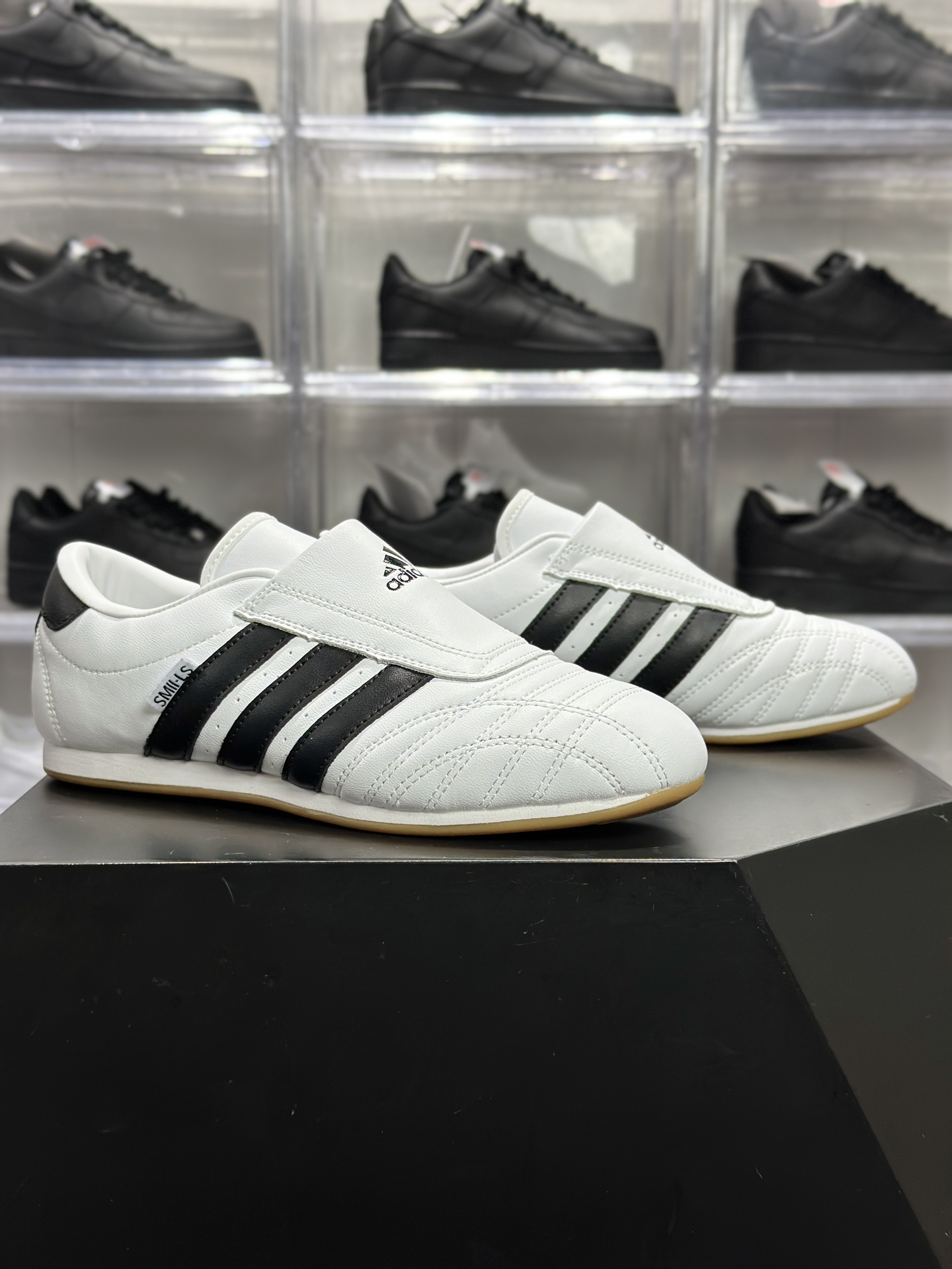 adidas Taekwondo M 阿迪跆拳道鞋 白色 JQ4774-Top High Quatity Cheap Sneakers Fashion Clothing Clothes Bags handbags Shoes of all Brand wholesale With The best Quality And Beautiful Price from China Factory Chinese suppliers wholesaler seller adidas Taekwondo M 阿迪跆拳道鞋 白色 JQ4774