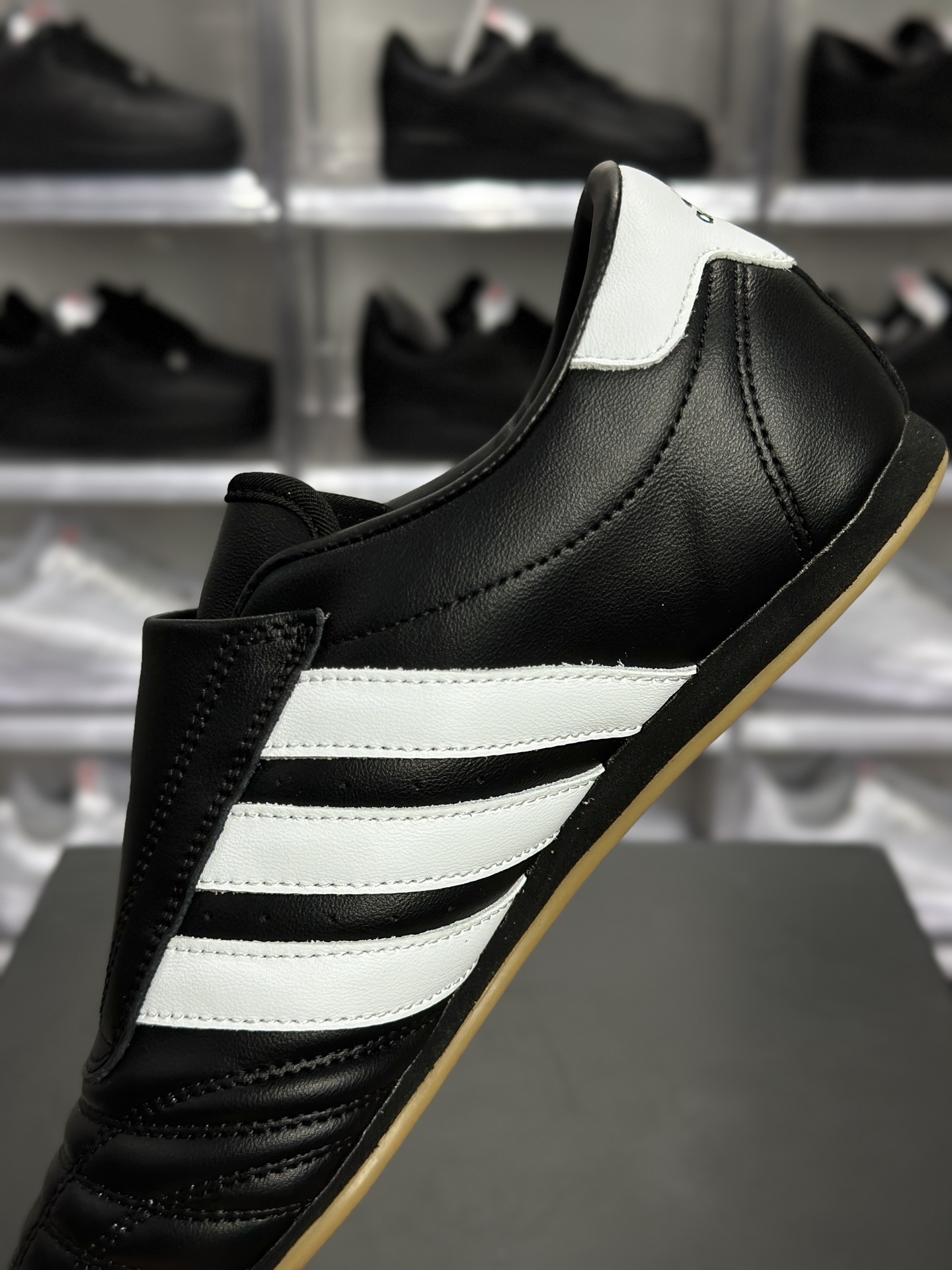 adidas Taekwondo M(跆拳道鞋) 是一双自带韩系复古氛围的懒人休闲鞋 JQ4775-Top High Quatity Cheap Sneakers Fashion Clothing Clothes Bags handbags Shoes of all Brand wholesale With The best Quality And Beautiful Price from China Factory Chinese suppliers wholesaler seller adidas Taekwondo M(跆拳道鞋) 是一双自带韩系复古氛围的懒人休闲鞋 JQ4775