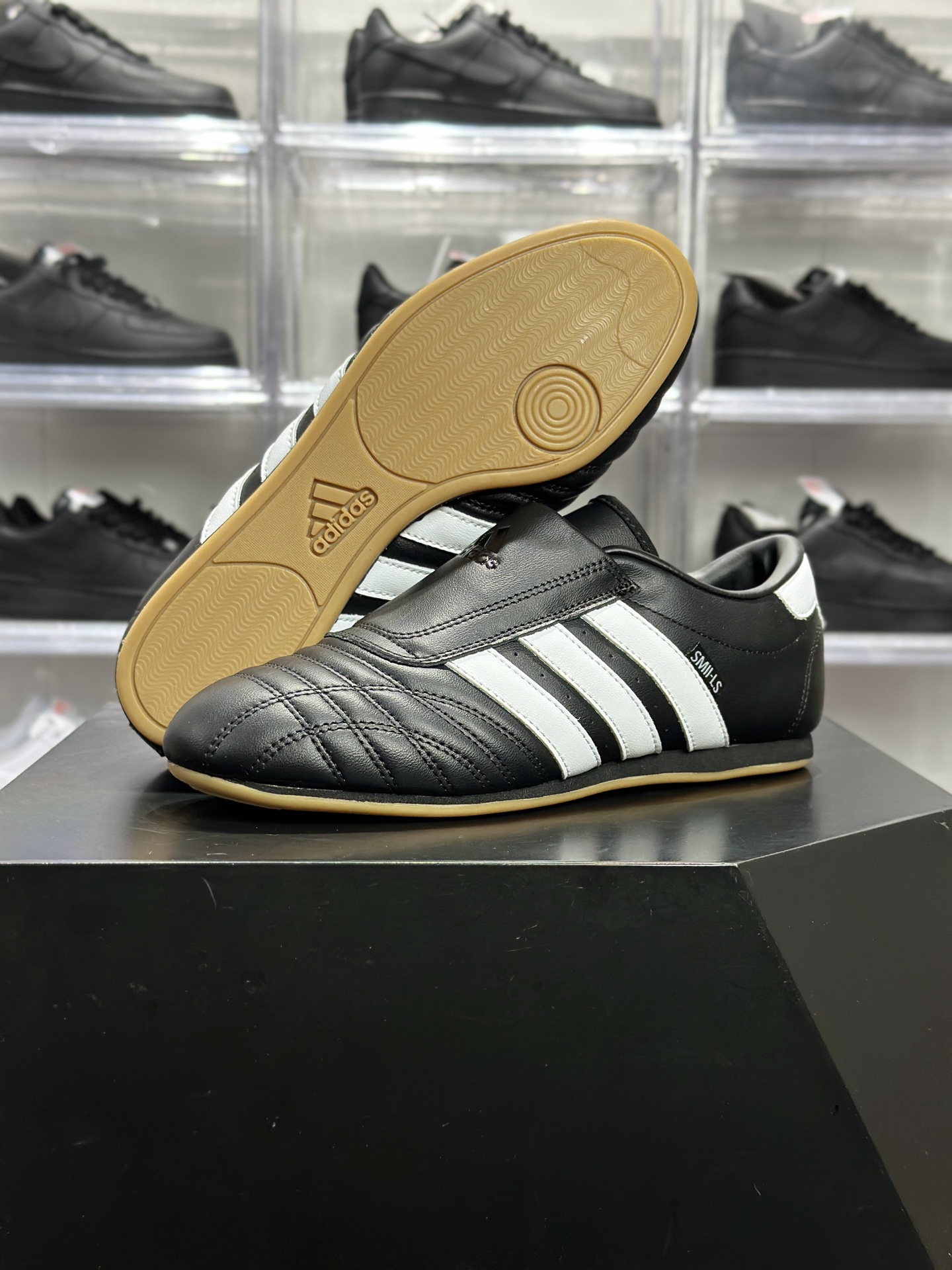 adidas Taekwondo M(跆拳道鞋) 是一双自带韩系复古氛围的懒人休闲鞋 JQ4775-Top High Quatity Cheap Sneakers Fashion Clothing Clothes Bags handbags Shoes of all Brand wholesale With The best Quality And Beautiful Price from China Factory Chinese suppliers wholesaler seller adidas Taekwondo M(跆拳道鞋) 是一双自带韩系复古氛围的懒人休闲鞋 JQ4775
