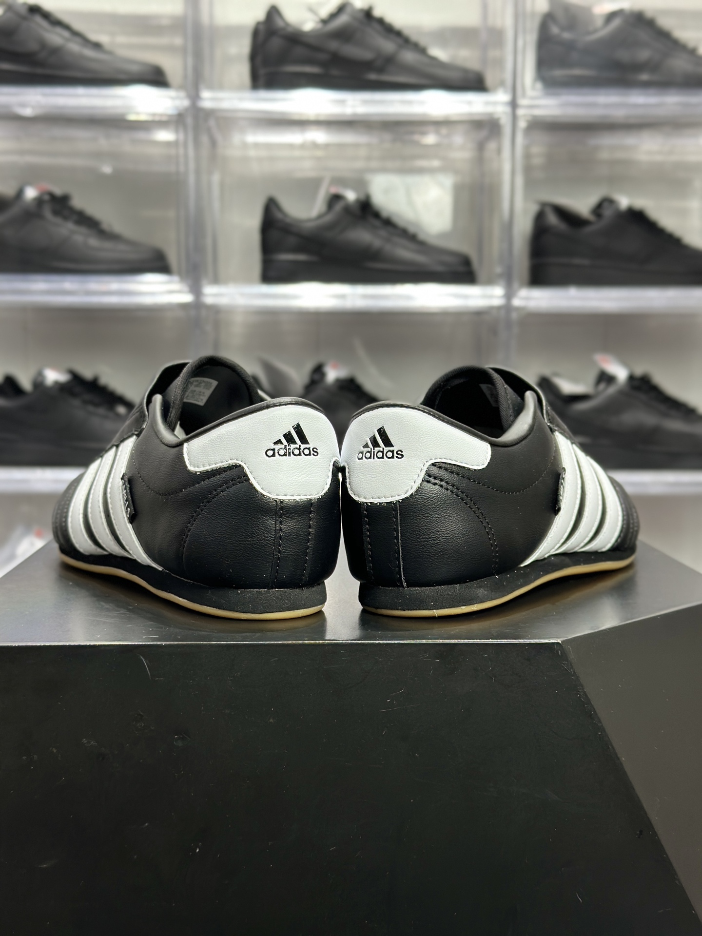 adidas Taekwondo M(跆拳道鞋) 是一双自带韩系复古氛围的懒人休闲鞋 JQ4775-Top High Quatity Cheap Sneakers Fashion Clothing Clothes Bags handbags Shoes of all Brand wholesale With The best Quality And Beautiful Price from China Factory Chinese suppliers wholesaler seller adidas Taekwondo M(跆拳道鞋) 是一双自带韩系复古氛围的懒人休闲鞋 JQ4775