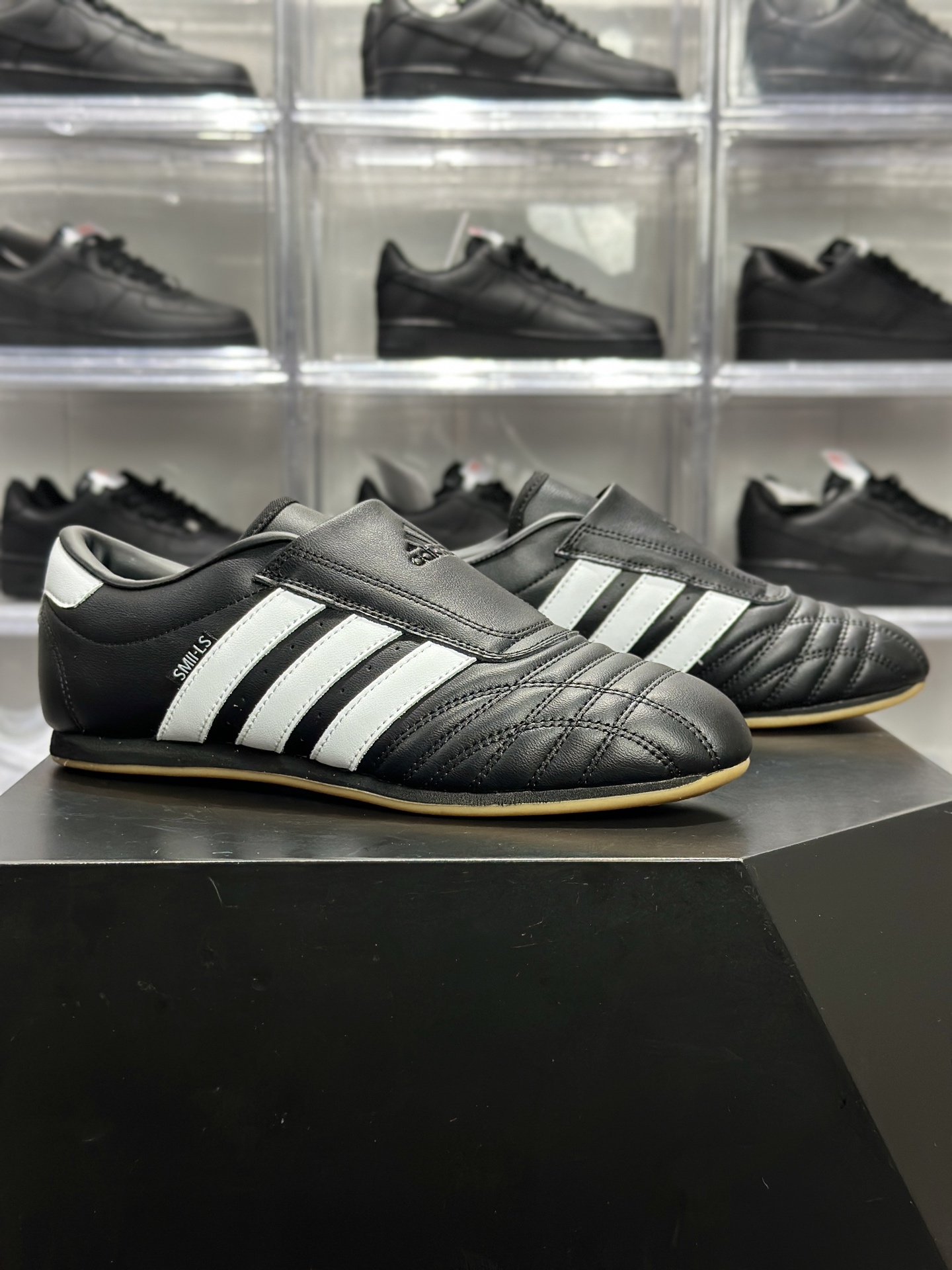 adidas Taekwondo M(跆拳道鞋) 是一双自带韩系复古氛围的懒人休闲鞋 JQ4775-Top High Quatity Cheap Sneakers Fashion Clothing Clothes Bags handbags Shoes of all Brand wholesale With The best Quality And Beautiful Price from China Factory Chinese suppliers wholesaler seller adidas Taekwondo M(跆拳道鞋) 是一双自带韩系复古氛围的懒人休闲鞋 JQ4775