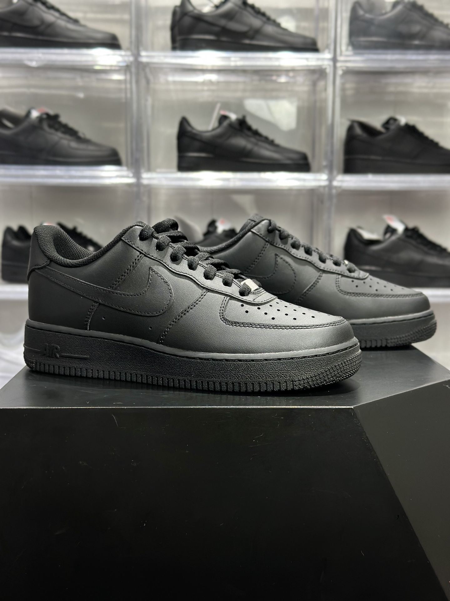 黑武士空军一号 CW2288-001 Nike Air Force 1 Low 黑武士 经典全黑配色-Top High Quatity Cheap Sneakers Fashion Clothing Clothes Bags handbags Shoes of all Brand wholesale With The best Quality And Beautiful Price from China Factory Chinese suppliers wholesaler seller 黑武士空军一号 CW2288-001 Nike Air Force 1 Low 黑武士 经典全黑配色
