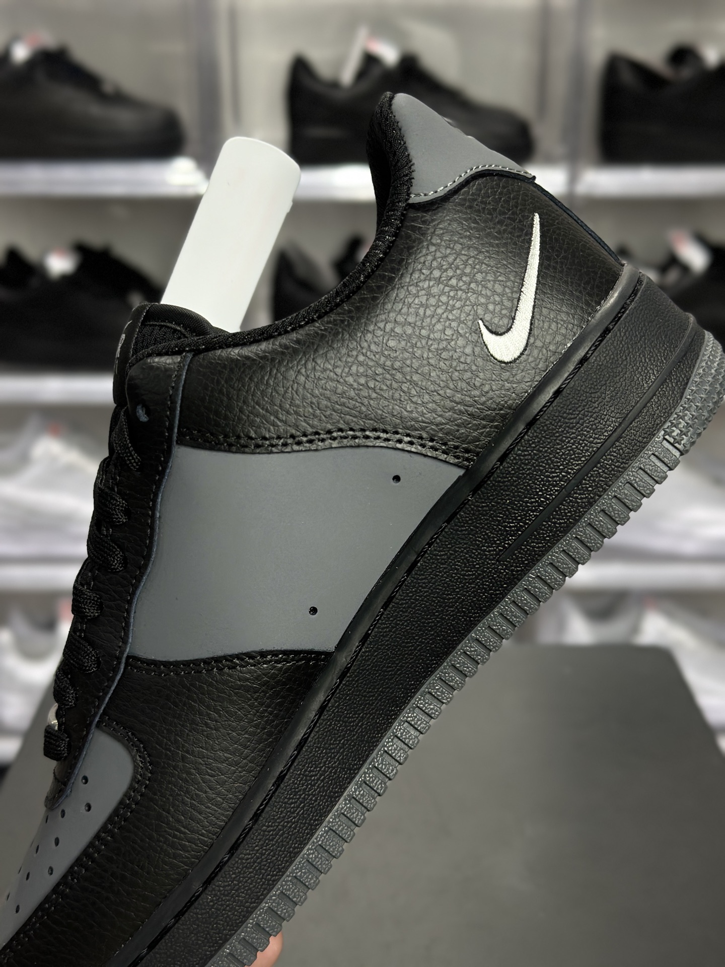 Nike Air Force 1 '07 LV8 黑灰配色 IR1475-010-Top High Quatity Cheap Sneakers Fashion Clothing Clothes Bags handbags Shoes of all Brand wholesale With The best Quality And Beautiful Price from China Factory Chinese suppliers wholesaler seller Nike Air Force 1 '07 LV8 黑灰配色 IR1475-010