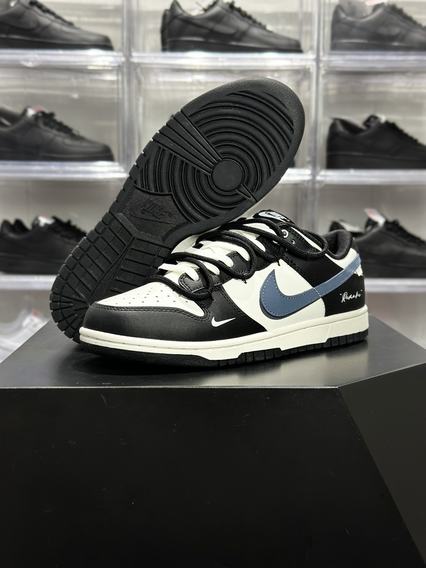 Nike Dunk Low「黑白蓝 Remake」定制款 BB0620-122