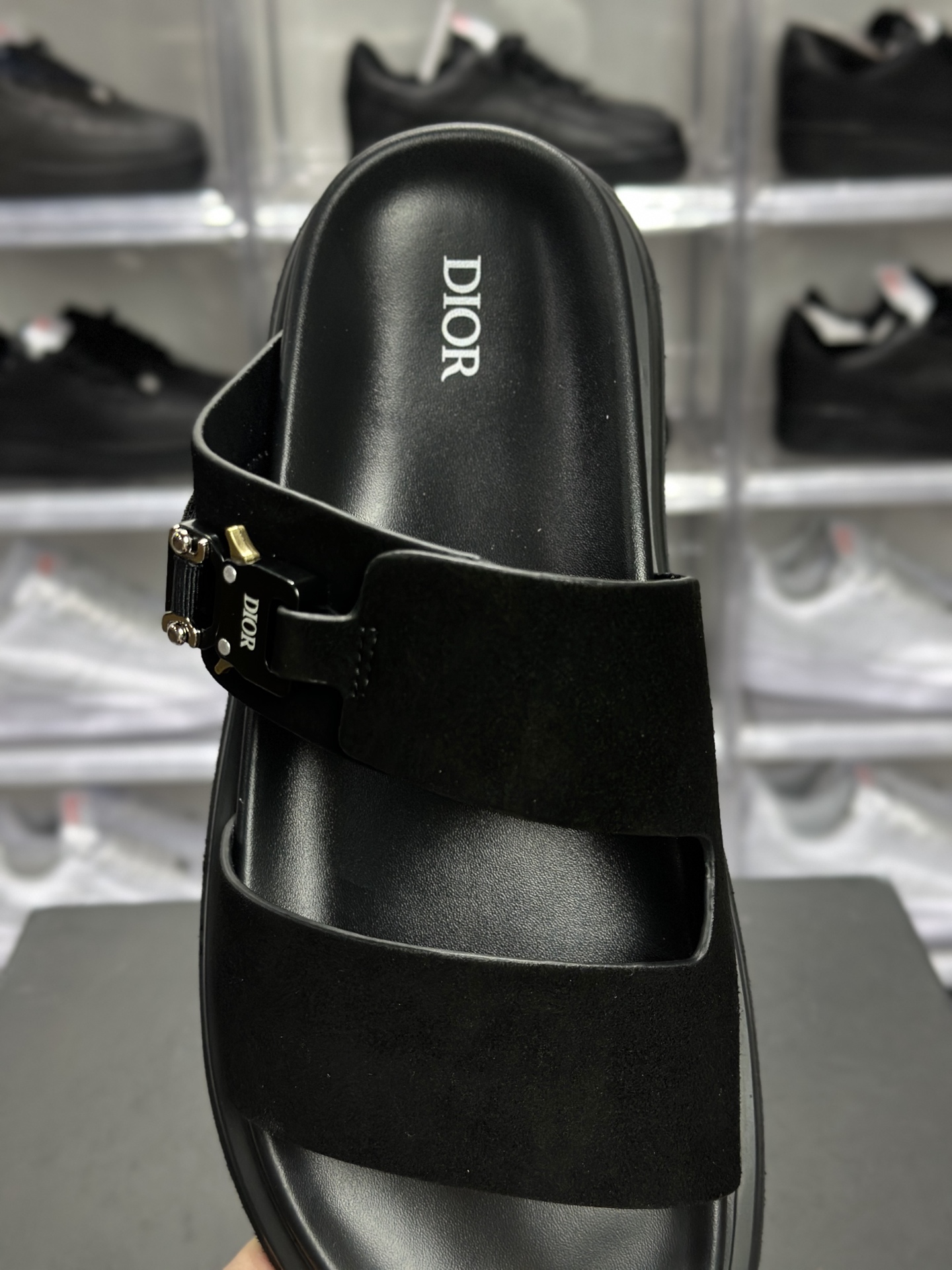 Dior 迪奥 金属扣一字拖 黑色-Top High Quatity Cheap Sneakers Fashion Clothing Clothes Bags handbags Shoes of all Brand wholesale With The best Quality And Beautiful Price from China Factory Chinese suppliers wholesaler seller Dior 迪奥 金属扣一字拖 黑色