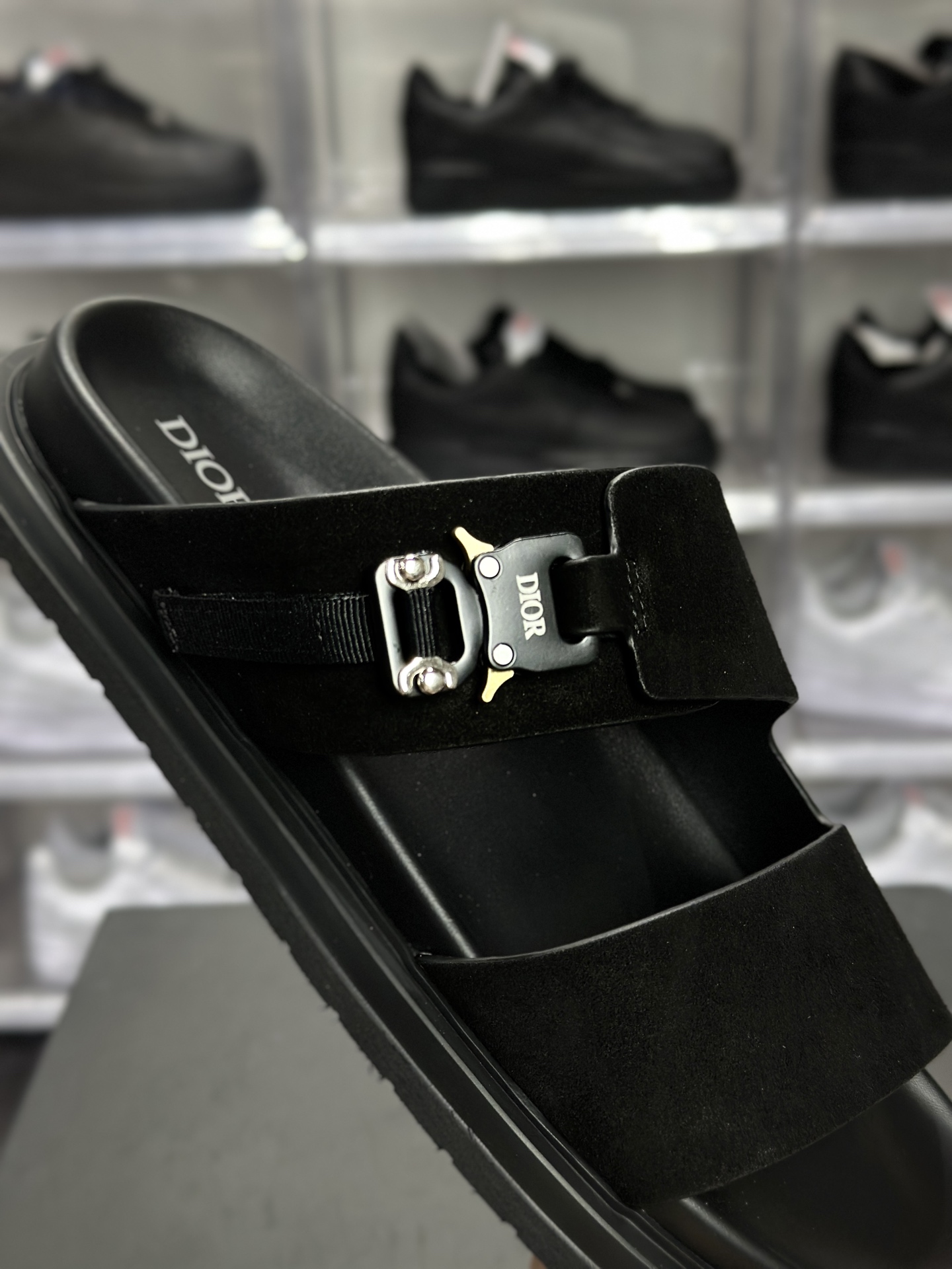 Dior 迪奥 金属扣一字拖 黑色-Top High Quatity Cheap Sneakers Fashion Clothing Clothes Bags handbags Shoes of all Brand wholesale With The best Quality And Beautiful Price from China Factory Chinese suppliers wholesaler seller Dior 迪奥 金属扣一字拖 黑色