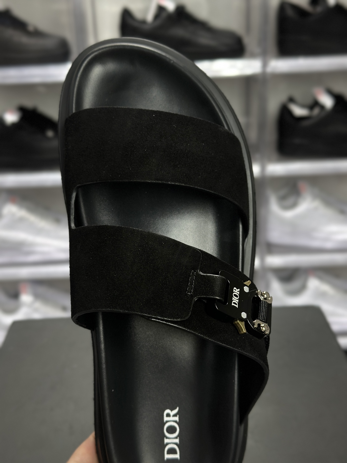 Dior 迪奥 金属扣一字拖 黑色-Top High Quatity Cheap Sneakers Fashion Clothing Clothes Bags handbags Shoes of all Brand wholesale With The best Quality And Beautiful Price from China Factory Chinese suppliers wholesaler seller Dior 迪奥 金属扣一字拖 黑色