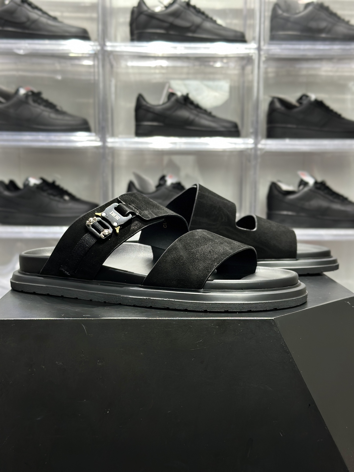 Dior 迪奥 金属扣一字拖 黑色-Top High Quatity Cheap Sneakers Fashion Clothing Clothes Bags handbags Shoes of all Brand wholesale With The best Quality And Beautiful Price from China Factory Chinese suppliers wholesaler seller Dior 迪奥 金属扣一字拖 黑色