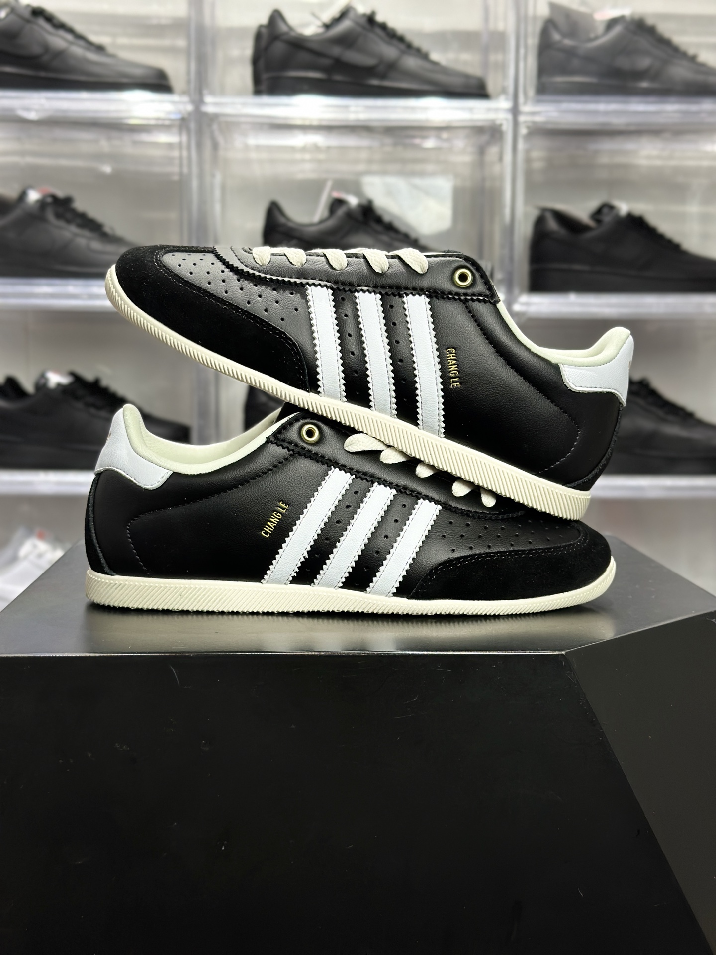 adidas Originals CHANGLE(三叶草系列)复古德训鞋 KJ3960 是一双自带美式复古氛围的休闲板鞋-Top High Quatity Cheap Sneakers Fashion Clothing Clothes Bags handbags Shoes of all Brand wholesale With The best Quality And Beautiful Price from China Factory Chinese suppliers wholesaler seller adidas Originals CHANGLE(三叶草系列)复古德训鞋 KJ3960 是一双自带美式复古氛围的休闲板鞋