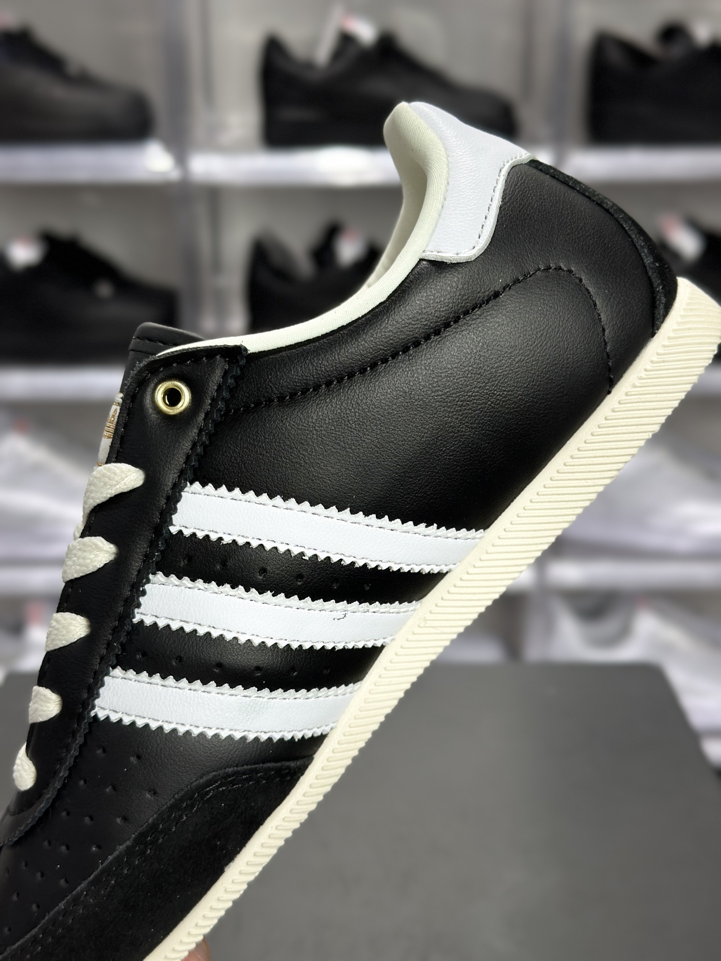 adidas Originals CHANGLE(三叶草系列)复古德训鞋 KJ3960 是一双自带美式复古氛围的休闲板鞋-Top High Quatity Cheap Sneakers Fashion Clothing Clothes Bags handbags Shoes of all Brand wholesale With The best Quality And Beautiful Price from China Factory Chinese suppliers wholesaler seller adidas Originals CHANGLE(三叶草系列)复古德训鞋 KJ3960 是一双自带美式复古氛围的休闲板鞋
