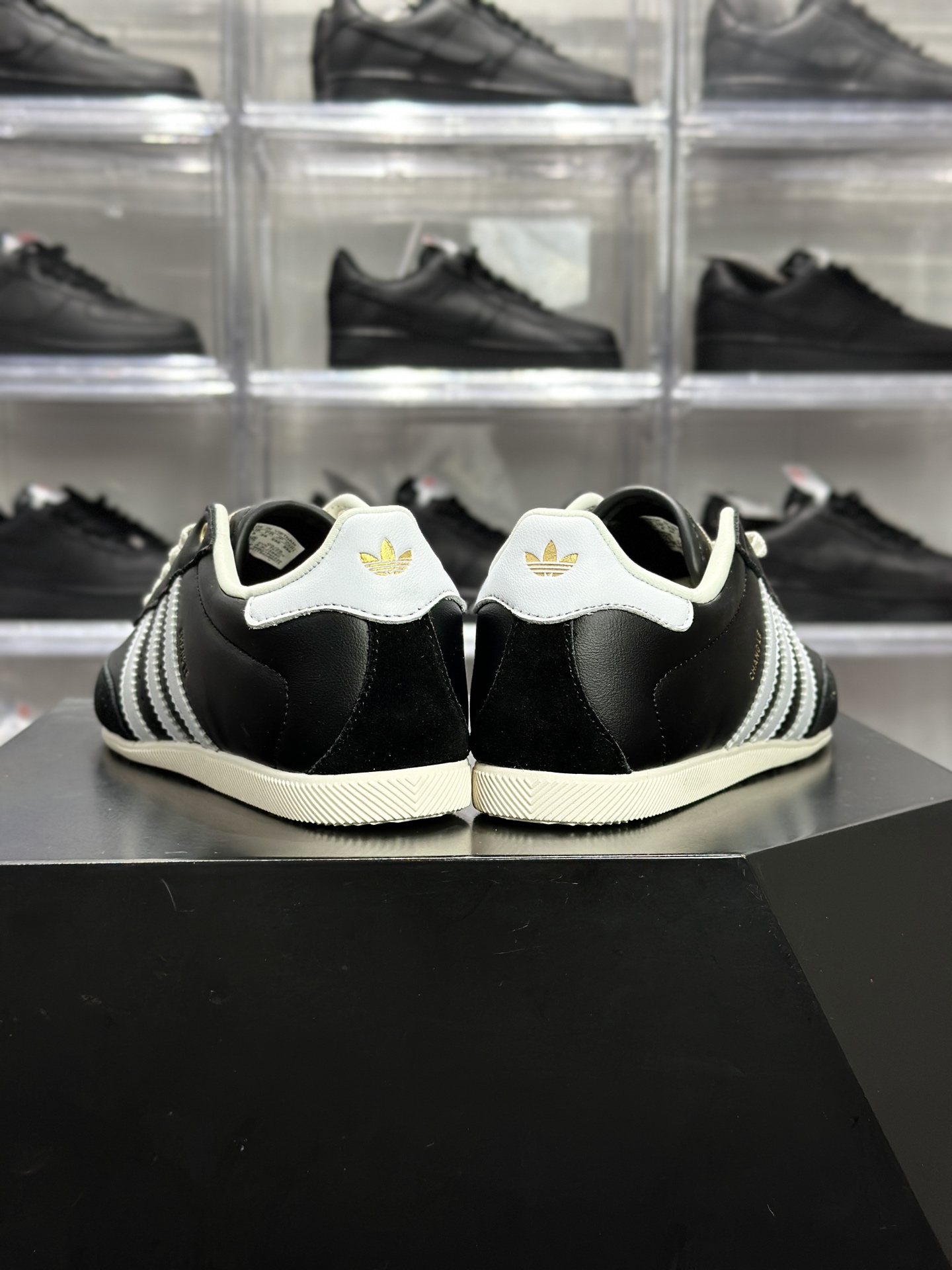 adidas Originals CHANGLE(三叶草系列)复古德训鞋 KJ3960 是一双自带美式复古氛围的休闲板鞋-Top High Quatity Cheap Sneakers Fashion Clothing Clothes Bags handbags Shoes of all Brand wholesale With The best Quality And Beautiful Price from China Factory Chinese suppliers wholesaler seller adidas Originals CHANGLE(三叶草系列)复古德训鞋 KJ3960 是一双自带美式复古氛围的休闲板鞋