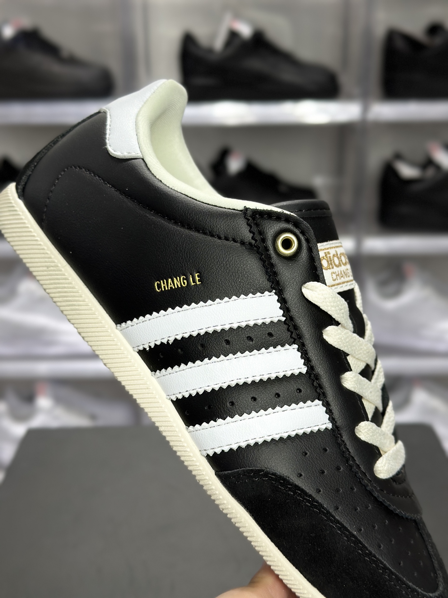 adidas Originals CHANGLE(三叶草系列)复古德训鞋 KJ3960 是一双自带美式复古氛围的休闲板鞋-Top High Quatity Cheap Sneakers Fashion Clothing Clothes Bags handbags Shoes of all Brand wholesale With The best Quality And Beautiful Price from China Factory Chinese suppliers wholesaler seller adidas Originals CHANGLE(三叶草系列)复古德训鞋 KJ3960 是一双自带美式复古氛围的休闲板鞋