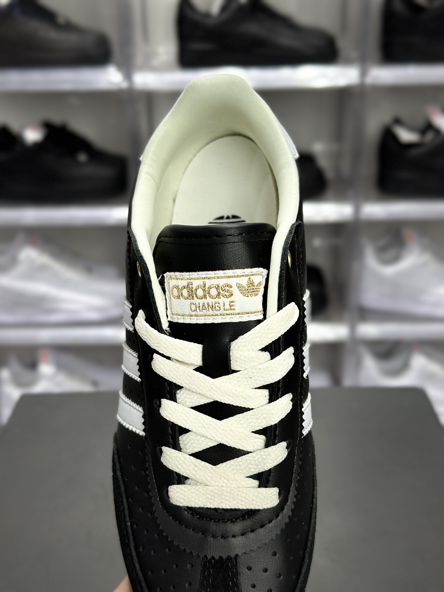 adidas Originals CHANGLE(三叶草系列)复古德训鞋 KJ3960 是一双自带美式复古氛围的休闲板鞋-Top High Quatity Cheap Sneakers Fashion Clothing Clothes Bags handbags Shoes of all Brand wholesale With The best Quality And Beautiful Price from China Factory Chinese suppliers wholesaler seller adidas Originals CHANGLE(三叶草系列)复古德训鞋 KJ3960 是一双自带美式复古氛围的休闲板鞋