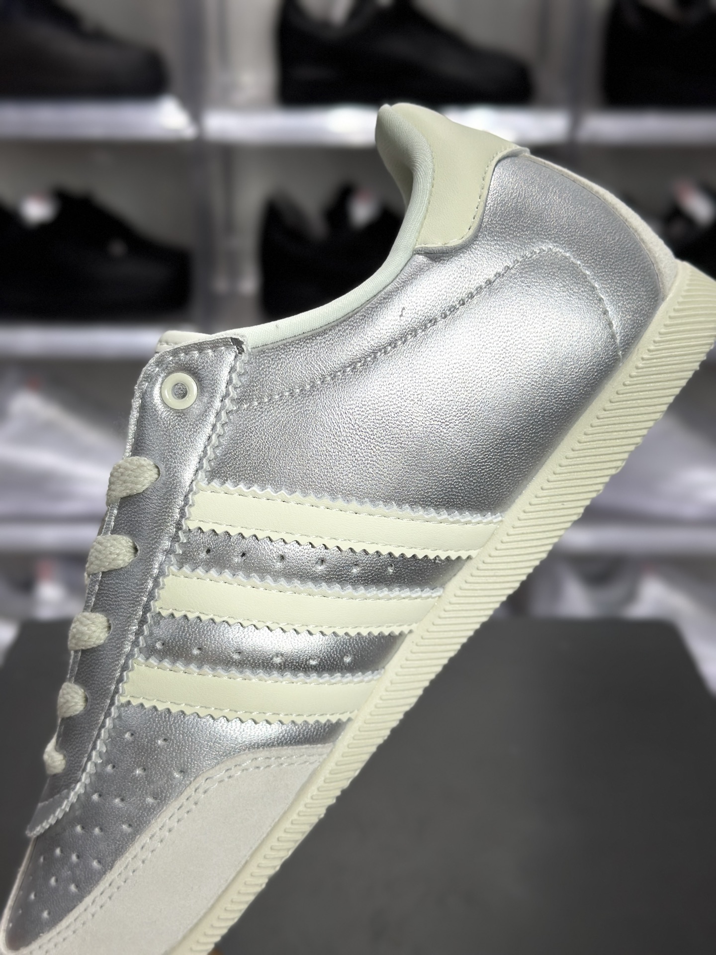 adidas Originals CHANGLE(三叶草系列)复古德训鞋 KJ3962 是自带美式复古氛围的休闲板鞋-Top High Quatity Cheap Sneakers Fashion Clothing Clothes Bags handbags Shoes of all Brand wholesale With The best Quality And Beautiful Price from China Factory Chinese suppliers wholesaler seller adidas Originals CHANGLE(三叶草系列)复古德训鞋 KJ3962 是自带美式复古氛围的休闲板鞋