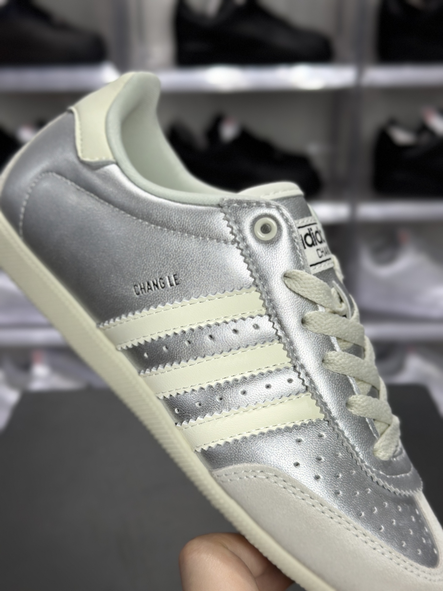adidas Originals CHANGLE(三叶草系列)复古德训鞋 KJ3962 是自带美式复古氛围的休闲板鞋-Top High Quatity Cheap Sneakers Fashion Clothing Clothes Bags handbags Shoes of all Brand wholesale With The best Quality And Beautiful Price from China Factory Chinese suppliers wholesaler seller adidas Originals CHANGLE(三叶草系列)复古德训鞋 KJ3962 是自带美式复古氛围的休闲板鞋