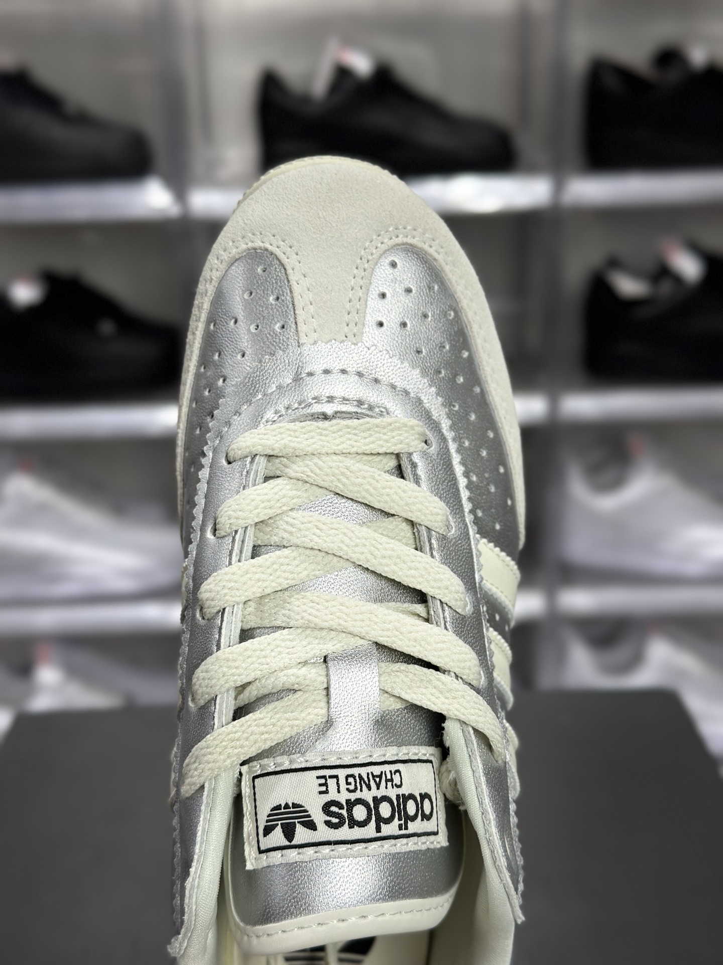 adidas Originals CHANGLE(三叶草系列)复古德训鞋 KJ3962 是自带美式复古氛围的休闲板鞋-Top High Quatity Cheap Sneakers Fashion Clothing Clothes Bags handbags Shoes of all Brand wholesale With The best Quality And Beautiful Price from China Factory Chinese suppliers wholesaler seller adidas Originals CHANGLE(三叶草系列)复古德训鞋 KJ3962 是自带美式复古氛围的休闲板鞋