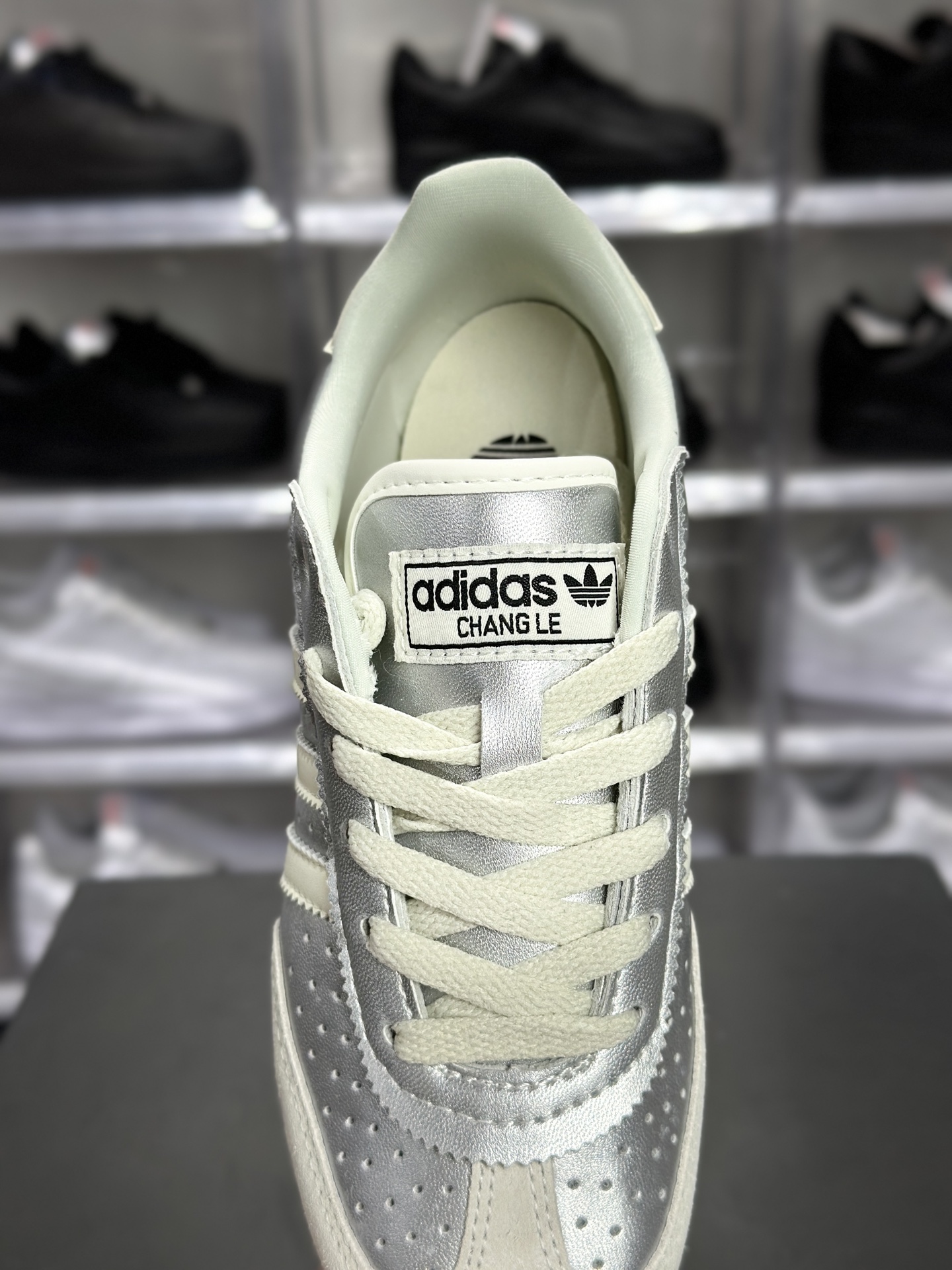 adidas Originals CHANGLE(三叶草系列)复古德训鞋 KJ3962 是自带美式复古氛围的休闲板鞋-Top High Quatity Cheap Sneakers Fashion Clothing Clothes Bags handbags Shoes of all Brand wholesale With The best Quality And Beautiful Price from China Factory Chinese suppliers wholesaler seller adidas Originals CHANGLE(三叶草系列)复古德训鞋 KJ3962 是自带美式复古氛围的休闲板鞋