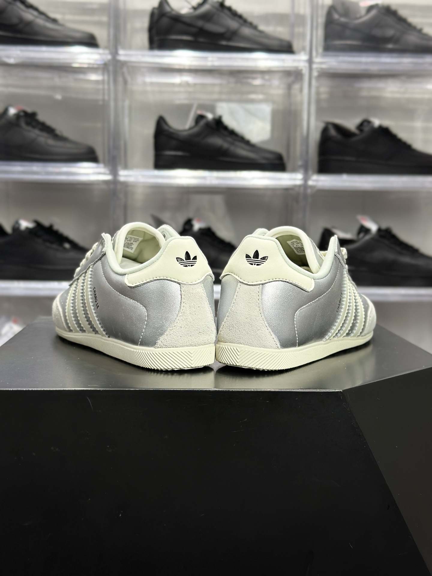 adidas Originals CHANGLE(三叶草系列)复古德训鞋 KJ3962 是自带美式复古氛围的休闲板鞋-Top High Quatity Cheap Sneakers Fashion Clothing Clothes Bags handbags Shoes of all Brand wholesale With The best Quality And Beautiful Price from China Factory Chinese suppliers wholesaler seller adidas Originals CHANGLE(三叶草系列)复古德训鞋 KJ3962 是自带美式复古氛围的休闲板鞋