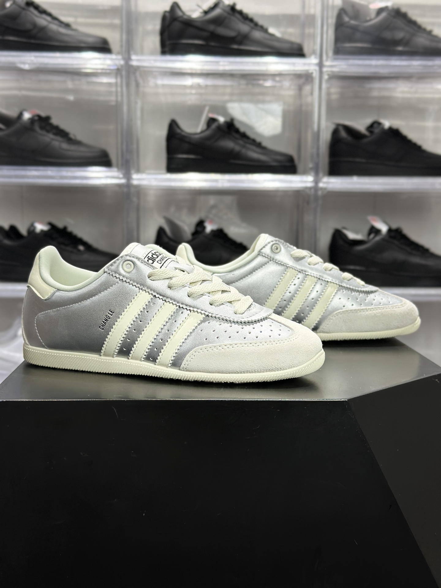 adidas Originals CHANGLE(三叶草系列)复古德训鞋 KJ3962 是自带美式复古氛围的休闲板鞋-Top High Quatity Cheap Sneakers Fashion Clothing Clothes Bags handbags Shoes of all Brand wholesale With The best Quality And Beautiful Price from China Factory Chinese suppliers wholesaler seller adidas Originals CHANGLE(三叶草系列)复古德训鞋 KJ3962 是自带美式复古氛围的休闲板鞋