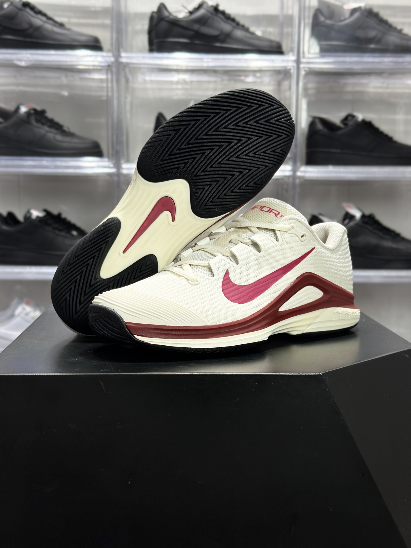 权威实拍 LHS626667 新货耐克 Nike Zoom Vapor 12 网球鞋米白 酒红 FV5554-104