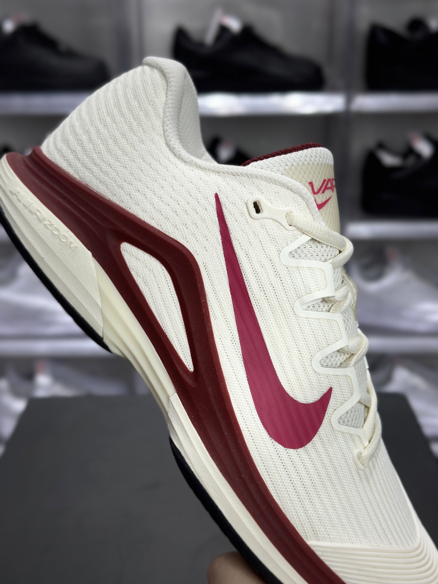 权威实拍 LHS626667 新货耐克 Nike Zoom Vapor 12 网球鞋米白 酒红 FV5554-104
