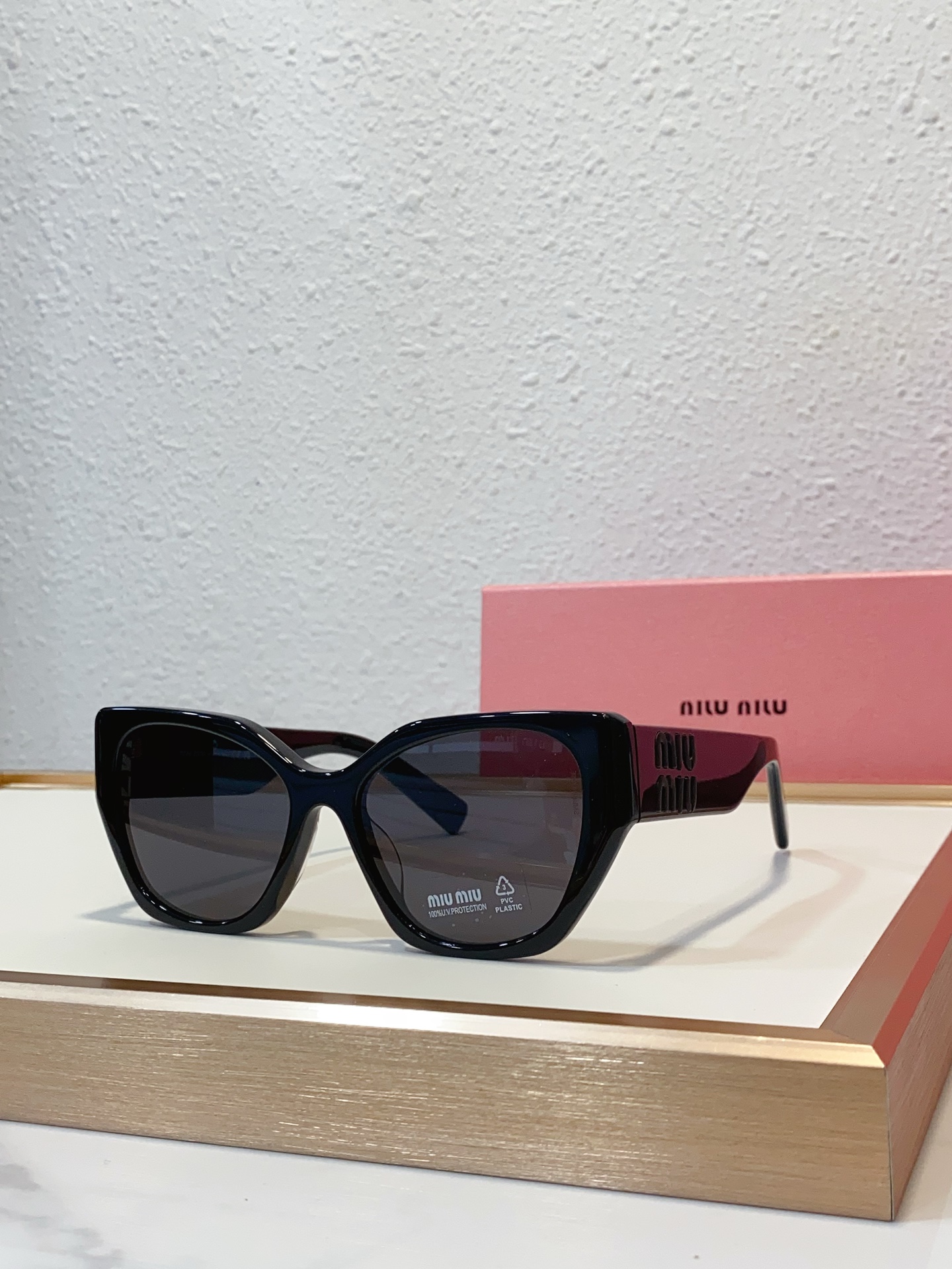 NO:268588,MIU MIU new multilateral square hot black super MOENLSMU 18e fashionable age-reducing summer SIZE57 mouth 20- essential for holiday concave styling sunshade, glasses, sunglasses, glasses, miumiu19860909MIU MIU新款多边方形爆款黑超MOENLSMU 18e时髦减龄夏日SIZE57口20-度假凹造型遮阳必备,眼镜墨镜太阳镜,眼镜,miumiu,glasses