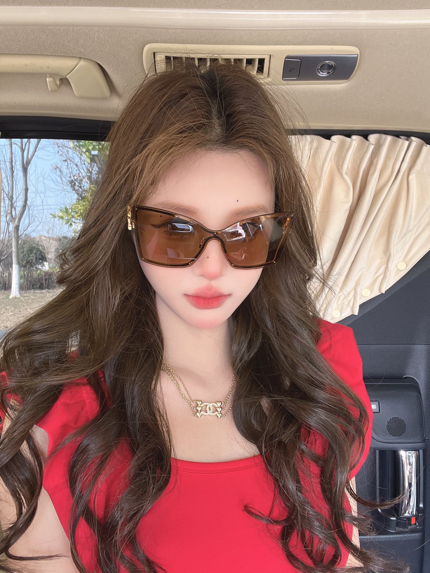 ☀Ysl潮人排队〰️  🕶️SL M121F 2025上新咯
凹造型绝了 炫酷大猫眼🐱
Size：53-