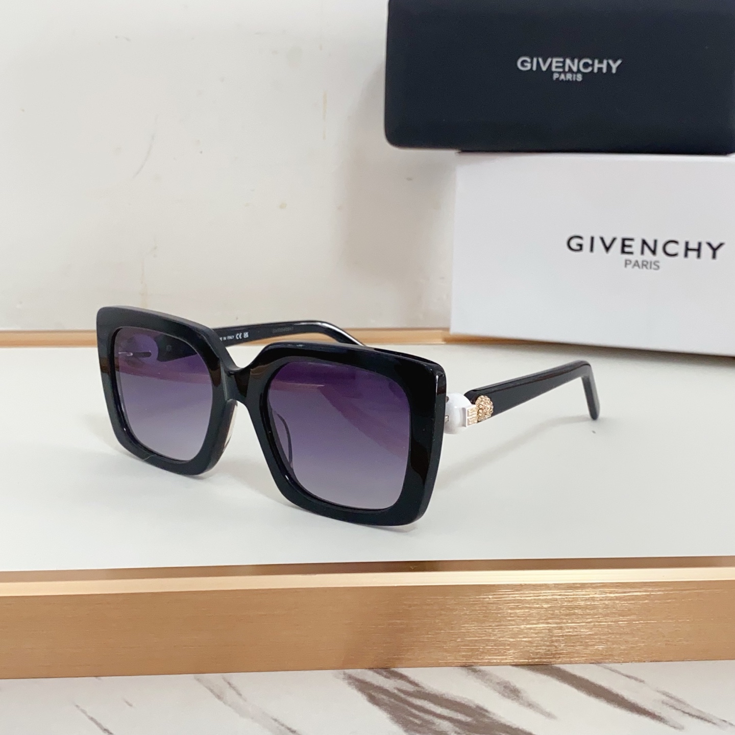 NO:242192,TOP QUALITY GIVENCH* Pearl Series Original Replica Avant-garde Design Each temple has a unique code Fashion explosion MODELGV40071F SIZE54-22-. Glasses, sunglasses, sunglasses, givennchy19860909TOP QUALITY GIVENCH*珍珠系列 原版复刻 前卫设计 每付镜腿都有独特编码 时尚爆炸 MODELGV40071F SIZE54-22-. 眼镜墨镜太阳镜,眼镜,givenchy,glasses