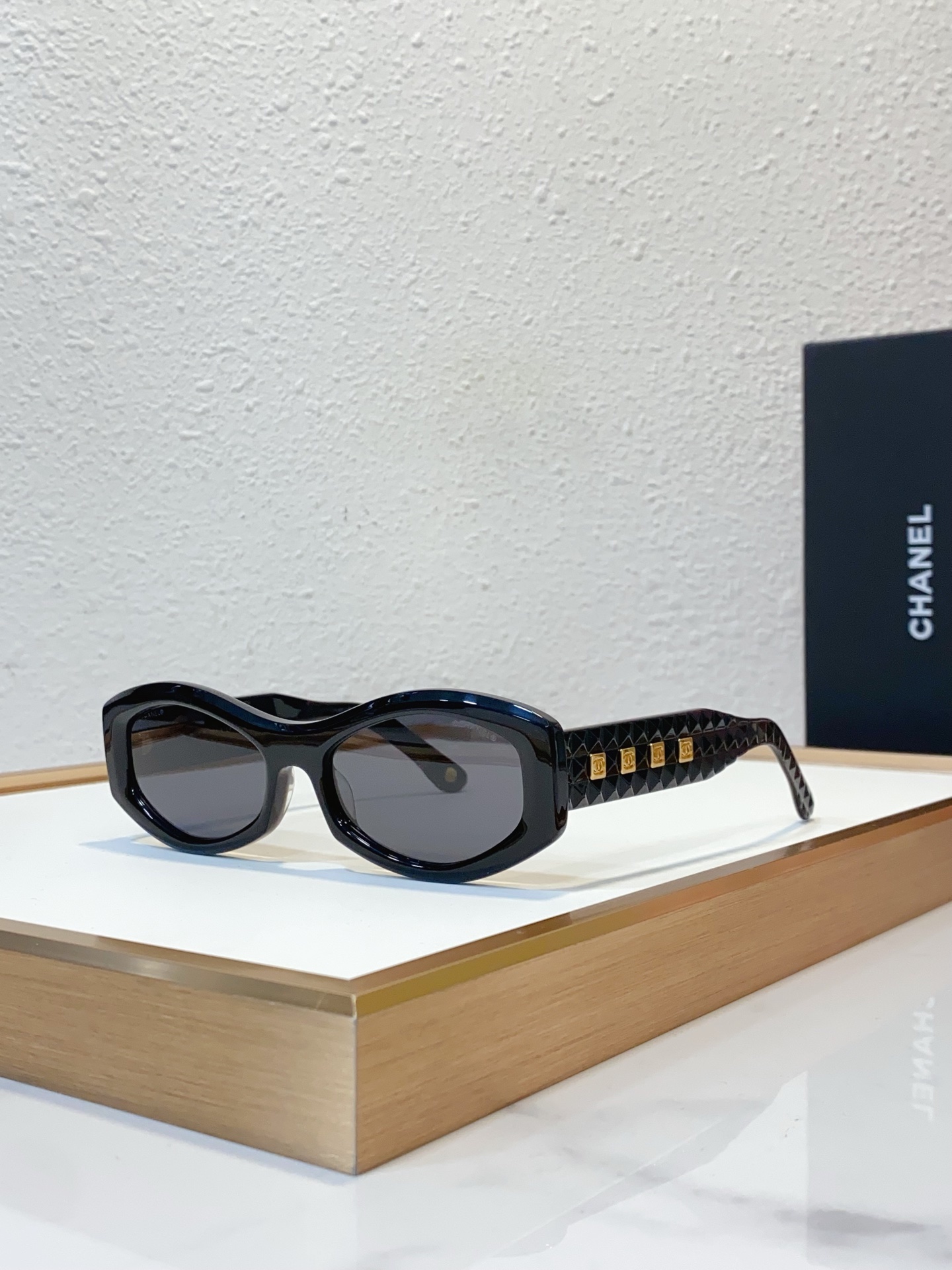 NO:242260,Recommended by blogger CHANEL Xiang Grandma New Style Xiaoxiang Medium-old Sunglasses MODEL: CH5029 Retro and fashionable essentials High-quality laser code Size: 62-15- Glasses Sunglasses, Sunglasses, Chanel19860909博主推荐 CHANEL香奶奶新款  小香中古墨镜 MODEL: CH5029 复古时髦的必备单品 高品质镭射编码 Size:62-15-  眼镜墨镜太阳镜,眼镜,chanel,glasses