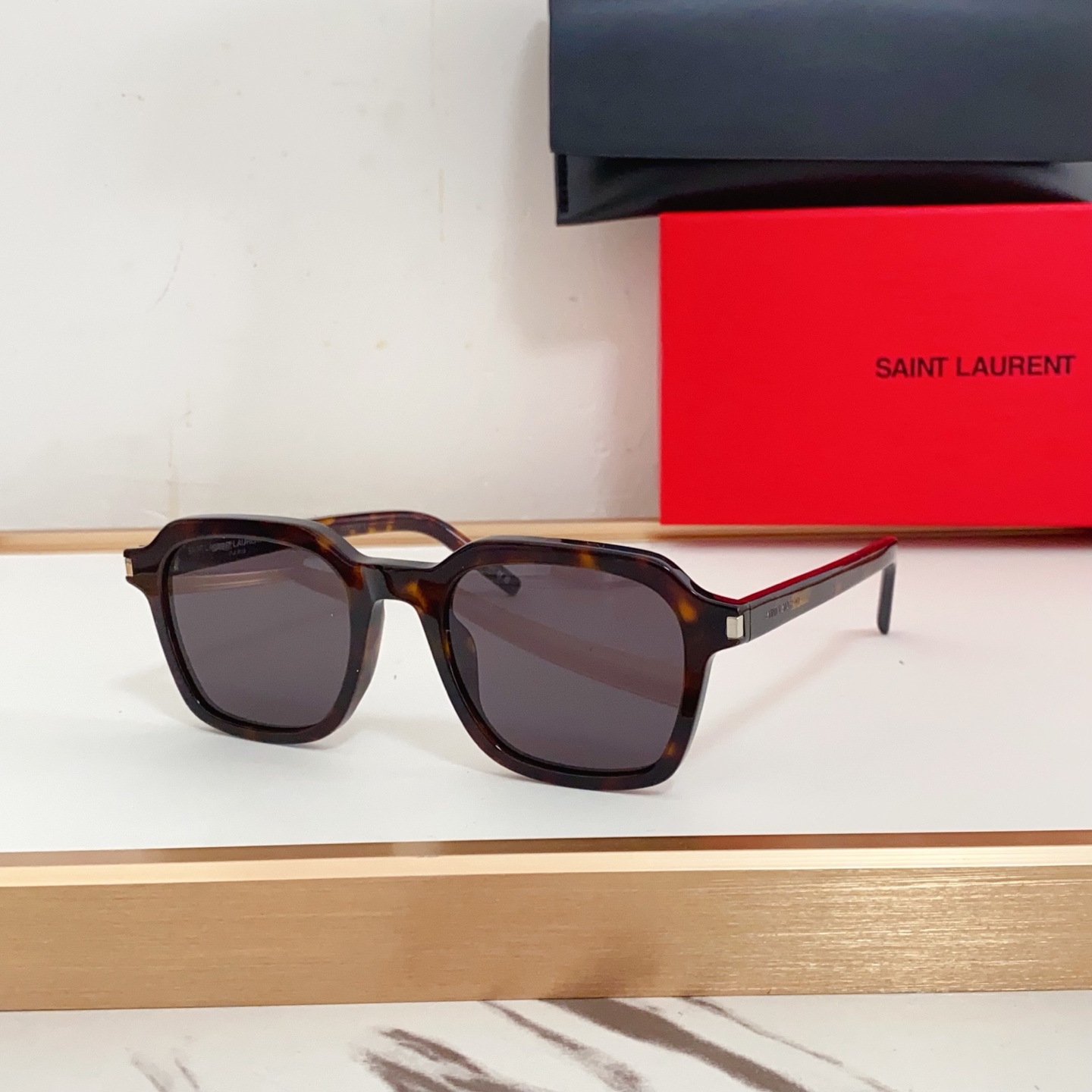 NO:244349,SL Soft square shape with iconic corners Integrated nose pads The temples are printed with logo · Exposed core wire size49 mouth 21-, glasses, sunglasses, glasses19860909SL  柔和的方形造型,带有标志性的角角 一体式鼻托 镜腿处印有徽标 · 外露芯线 size49口21-,眼镜墨镜太阳镜,眼镜,glasses