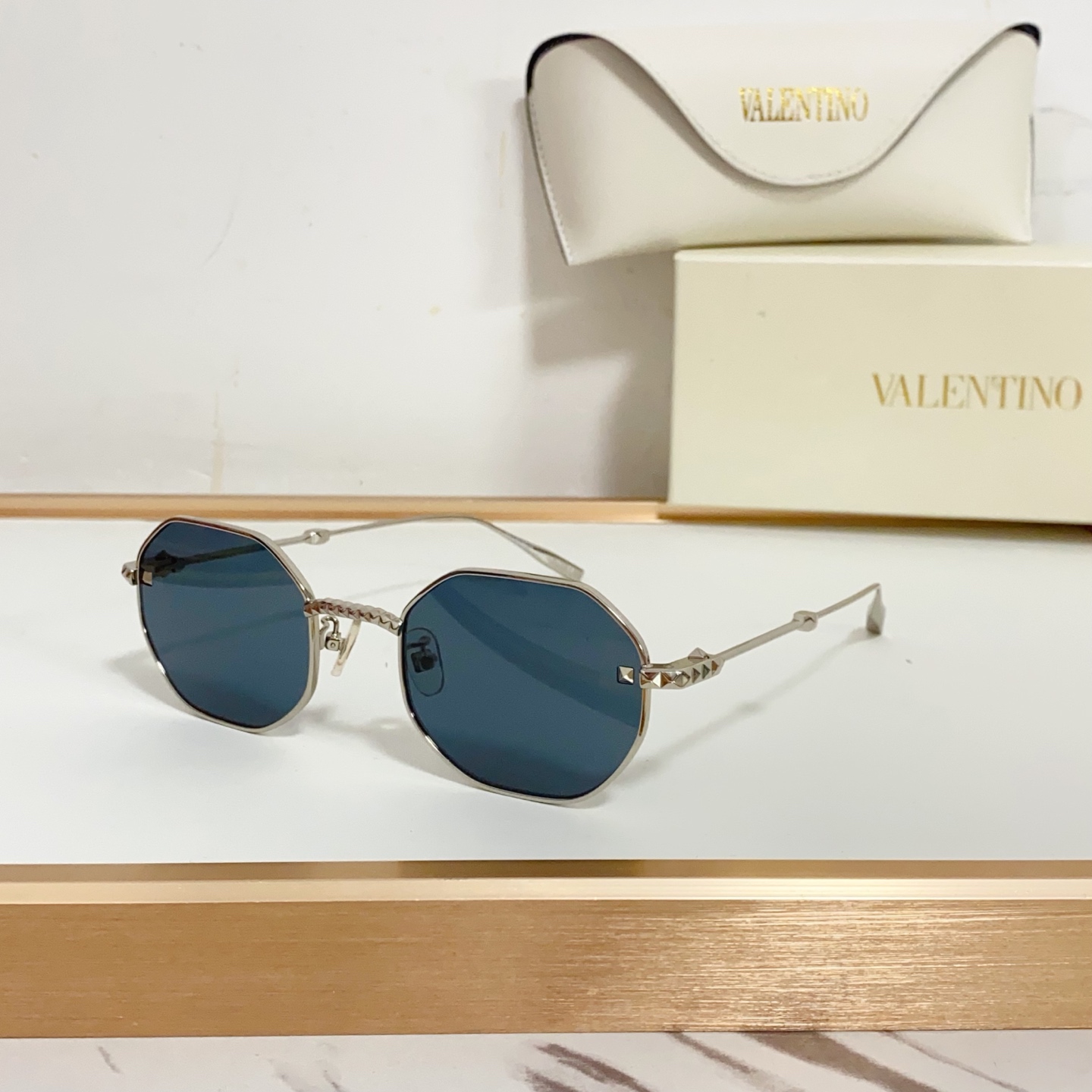 NO:247681,VALENTINO MODELVLS-122A-52 SIZE52 port 23-142 glasses sunglasses sunglasses, glasses, valentino19860909VALENTINO MODELVLS-122A-52 SIZE52口23-142 眼镜墨镜太阳镜,眼镜,valentino,glasses