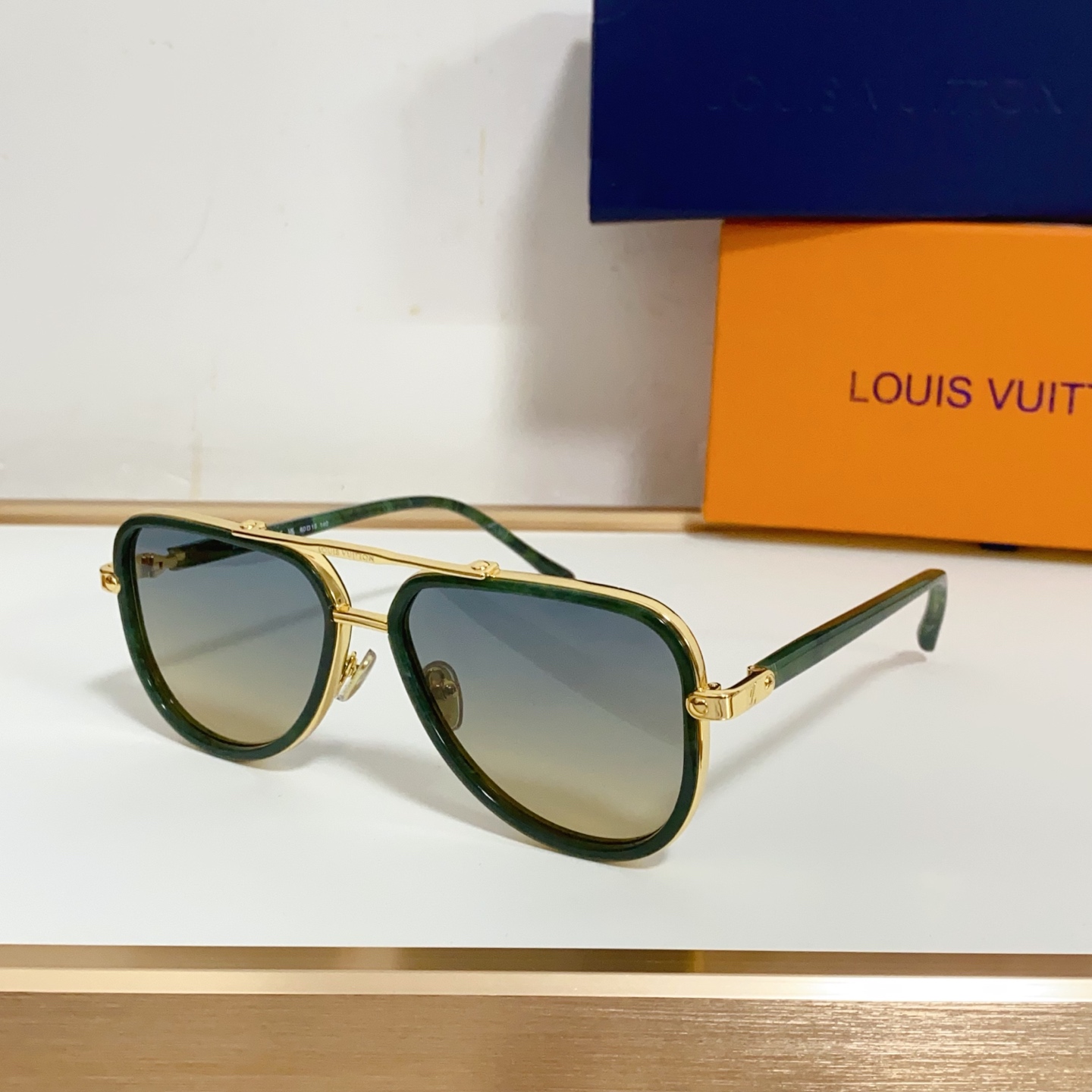 NO:250898,LOUIS VUITTO* LV Signature Duo Pilot Frog lens ~ The silver finish on the acetate lens and frame adds a modern touch to the classic outline, while the first letter engraved on the hinge is the brand's logo MODELZ2510U Z2511U Z2512U Z2513U Z2514U Z2515U Z2516U SIZE56-, glasses, sunglasses, sunglasses, glasses, louis vuitton, louis vuitton, louis vuitton, louis vuitton19860909LOUIS VUITTO* LV Signature Duo Pilot 蛤蟆镜～醋酸纤维镜片和镜框上的银色饰面为经典轮廓增添了现代气息,而铰链上镌刻的路易威登首字母则是品牌的标志 MODELZ2510U Z2511U Z2512U Z2513U Z2514U Z2515U Z2516U SIZE56口17-,眼镜墨镜太阳镜,眼镜,louis vuitton,louis vuitton,louis vuitton,glasses