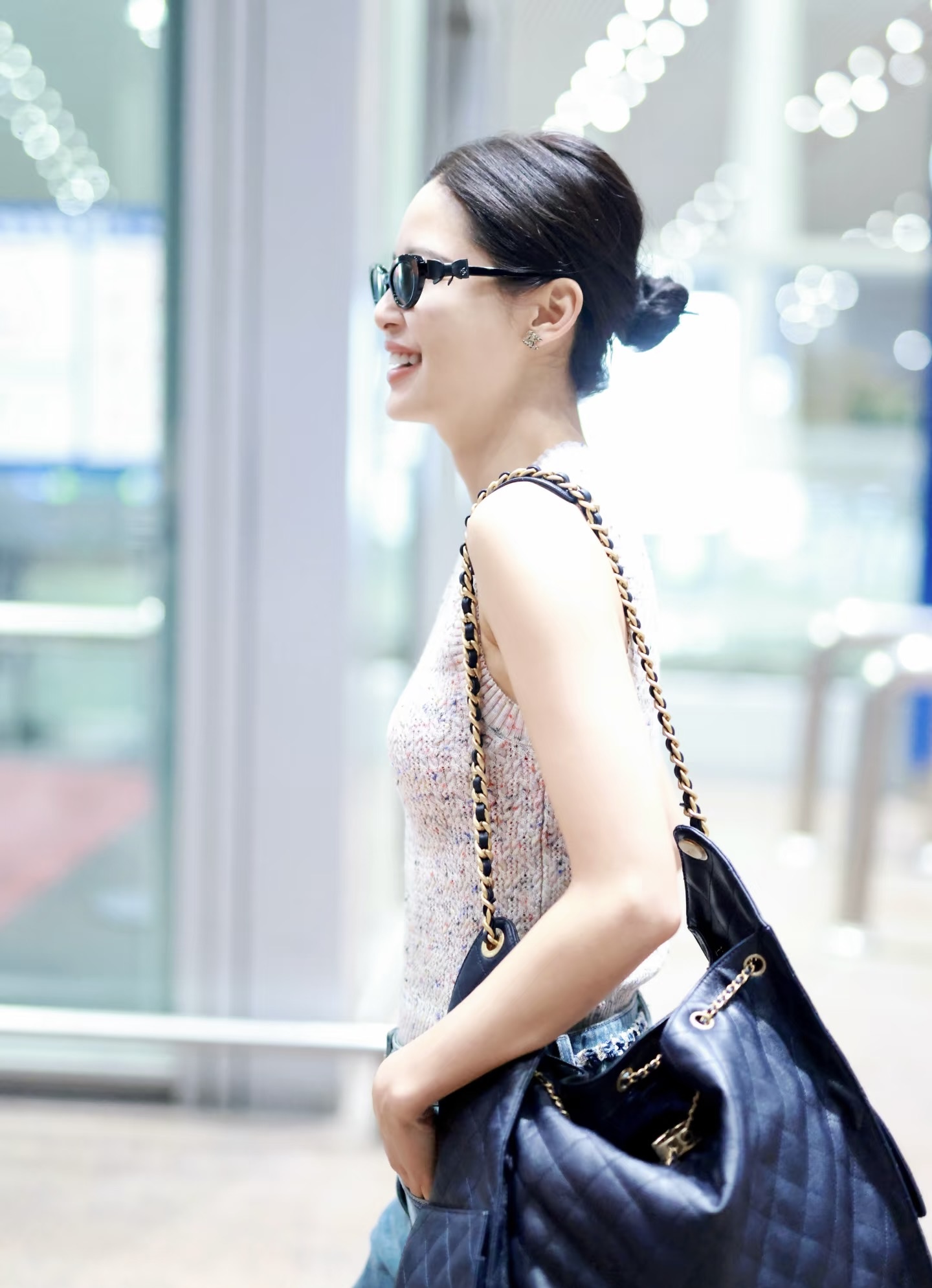 NO:365837,CHANEL The same style as Xin Zhilei, with side bow embellishment, the new design is interesting and unique. Model: CH9181 Size: 54-18- Glasses, sunglasses, sunglasses, glasses, chanel19860909CHANEL 辛芷蕾同款 侧边蝴蝶结点缀 新款设计有趣别致 Model : CH9181 Size: 54-18- 眼镜墨镜太阳镜,眼镜,chanel,glasses