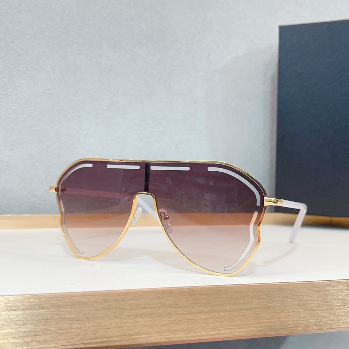 NO:370264,Linda Farro*MATTHEW WILLIAMSONMODELMW266SIZE: Mouth 0-glasses sunglasses sunglasses, glasses19860909Linda Farro*MATTHEW WILLIAMSONMODELMW266SIZE:口0-眼镜墨镜太阳镜,眼镜,glasses